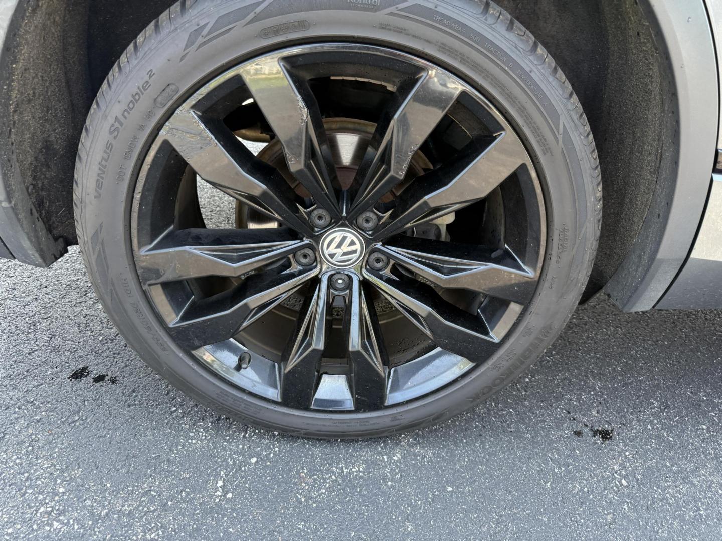 2021 Gray /Black Volkswagen Tiguan SE 4Motion AWD (3VV2B7AX7MM) with an 2.0L I4 DOHC 16V TURBO engine, 8A transmission, located at 11115 Chardon Rd. , Chardon, OH, 44024, (440) 214-9705, 41.580246, -81.241943 - Photo#7