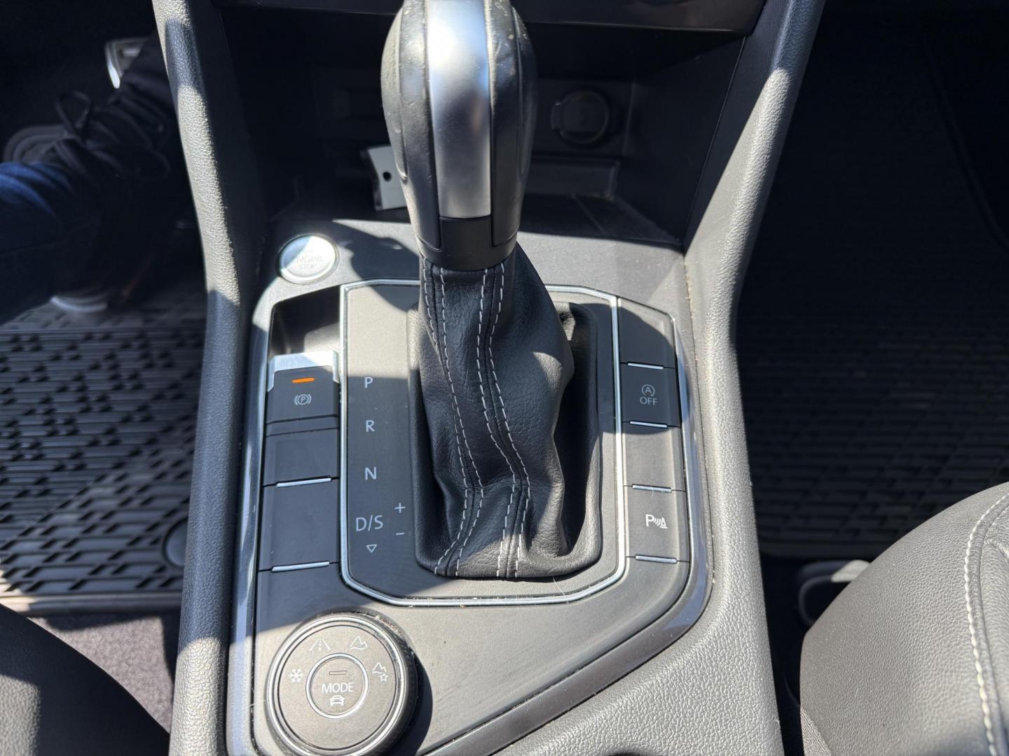 2021 Gray /Black Volkswagen Tiguan SE 4Motion AWD (3VV2B7AX7MM) with an 2.0L I4 DOHC 16V TURBO engine, 8A transmission, located at 11115 Chardon Rd. , Chardon, OH, 44024, (440) 214-9705, 41.580246, -81.241943 - Photo#27