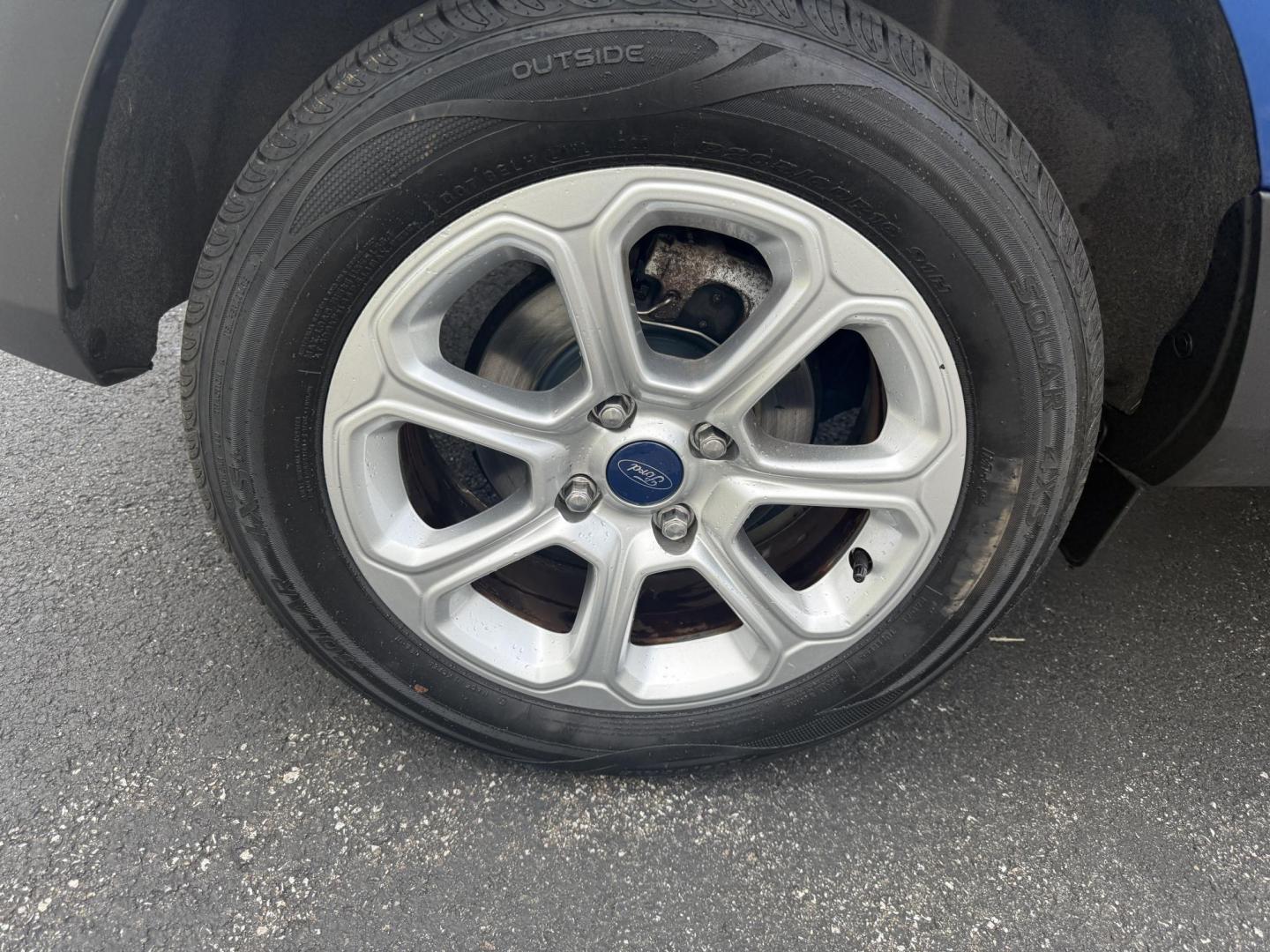 2018 Blue /Black Ford EcoSport SE (MAJ3P1TEXJC) with an 1.0L I3 Turbo engine, 6-Speed Automatic transmission, located at 11115 Chardon Rd. , Chardon, OH, 44024, (440) 214-9705, 41.580246, -81.241943 - This One Owner 2018 Ford EcoSport SE FWD is a compact SUV equipped with a 1.0-liter I3 turbocharged EcoBoost engine, paired with a 6-speed automatic transmission, offering an estimated 29 MPG on the highway. It features a range of convenient amenities including a power driver’s seat, single-zone a - Photo#5