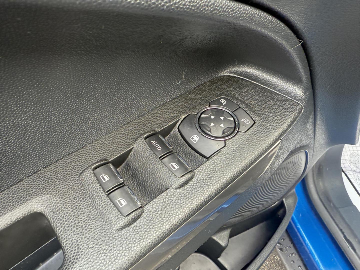 2018 Blue /Black Ford EcoSport SE (MAJ3P1TEXJC) with an 1.0L I3 Turbo engine, 6-Speed Automatic transmission, located at 11115 Chardon Rd. , Chardon, OH, 44024, (440) 214-9705, 41.580246, -81.241943 - This One Owner 2018 Ford EcoSport SE FWD is a compact SUV equipped with a 1.0-liter I3 turbocharged EcoBoost engine, paired with a 6-speed automatic transmission, offering an estimated 29 MPG on the highway. It features a range of convenient amenities including a power driver’s seat, single-zone a - Photo#11