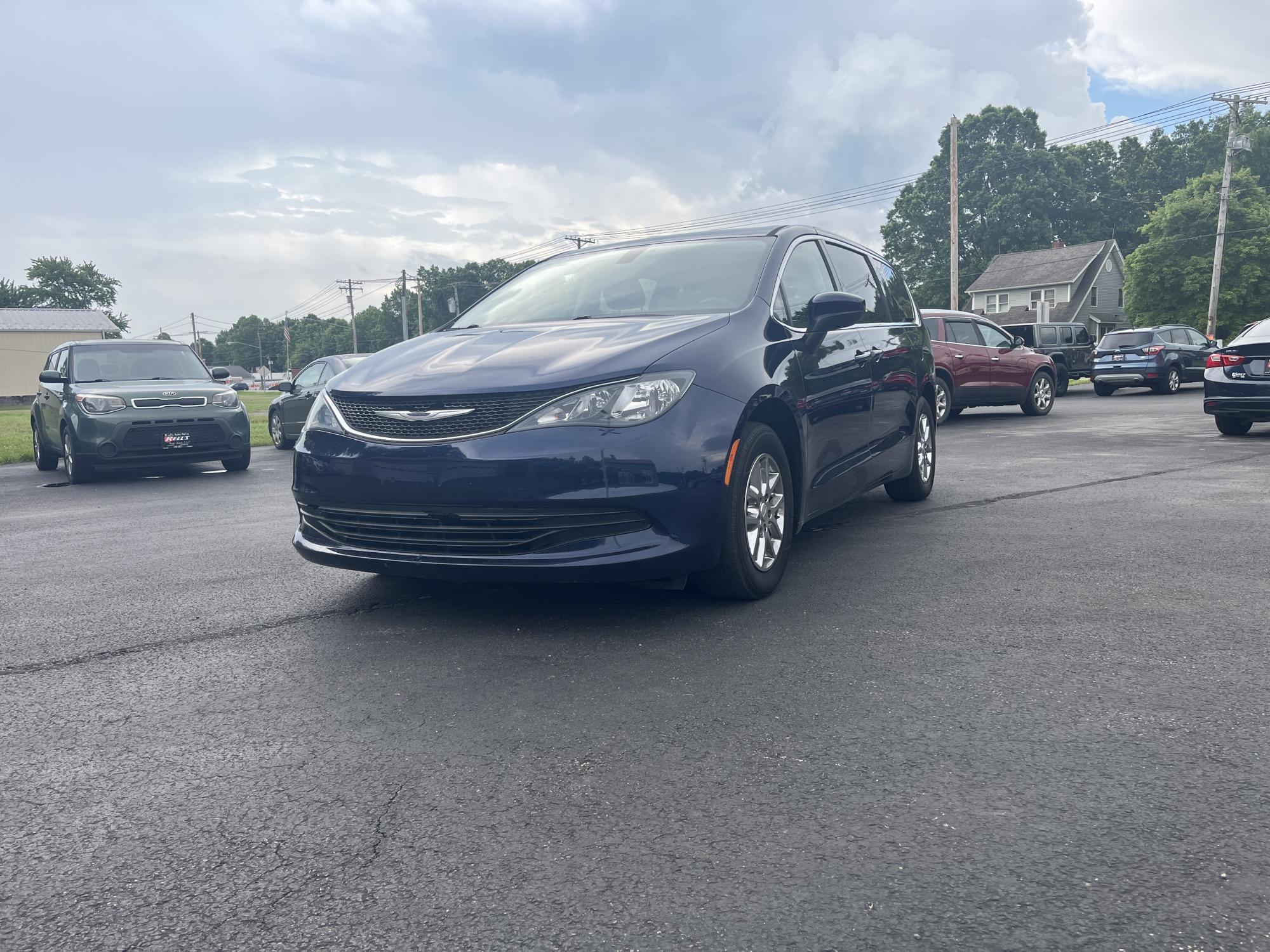 photo of 2017 Chrysler Pacifica Touring