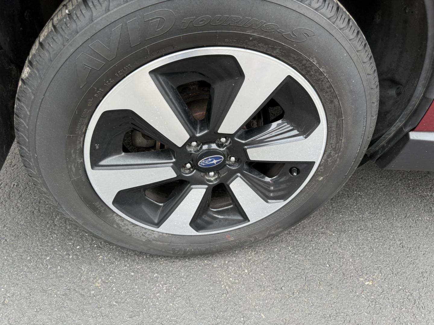 2018 Red /Gray Subaru Forester 2.5i Limited (JF2SJAJC5JH) with an 2.5L H4 DOHC 16V engine, Automatic transmission, located at 547 E. Main St., Orwell, OH, 44076, (440) 437-5893, 41.535435, -80.847855 - This 2018 Subaru Forester 2.5i Limited is a well-equipped compact SUV featuring a 2.5L H4 engine, leather interior, power driver's seat, heated front seats, and a 7.0" touchscreen infotainment system with a backup camera. It offers convenience and safety features like a power liftgate, blind spot mo - Photo#6