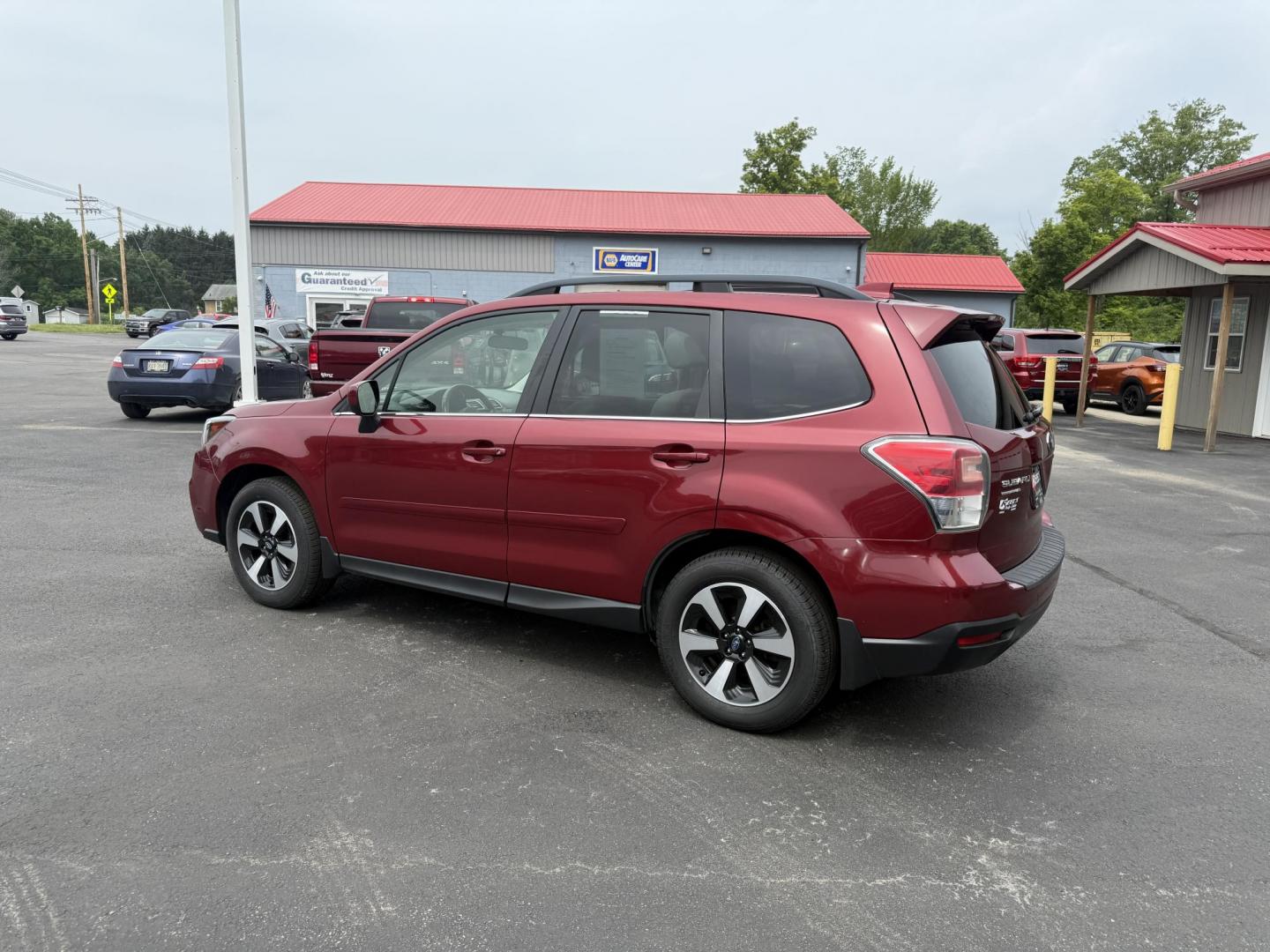 2018 Red /Gray Subaru Forester 2.5i Limited (JF2SJAJC5JH) with an 2.5L H4 DOHC 16V engine, Automatic transmission, located at 547 E. Main St., Orwell, OH, 44076, (440) 437-5893, 41.535435, -80.847855 - This 2018 Subaru Forester 2.5i Limited is a well-equipped compact SUV featuring a 2.5L H4 engine, leather interior, power driver's seat, heated front seats, and a 7.0" touchscreen infotainment system with a backup camera. It offers convenience and safety features like a power liftgate, blind spot mo - Photo#10