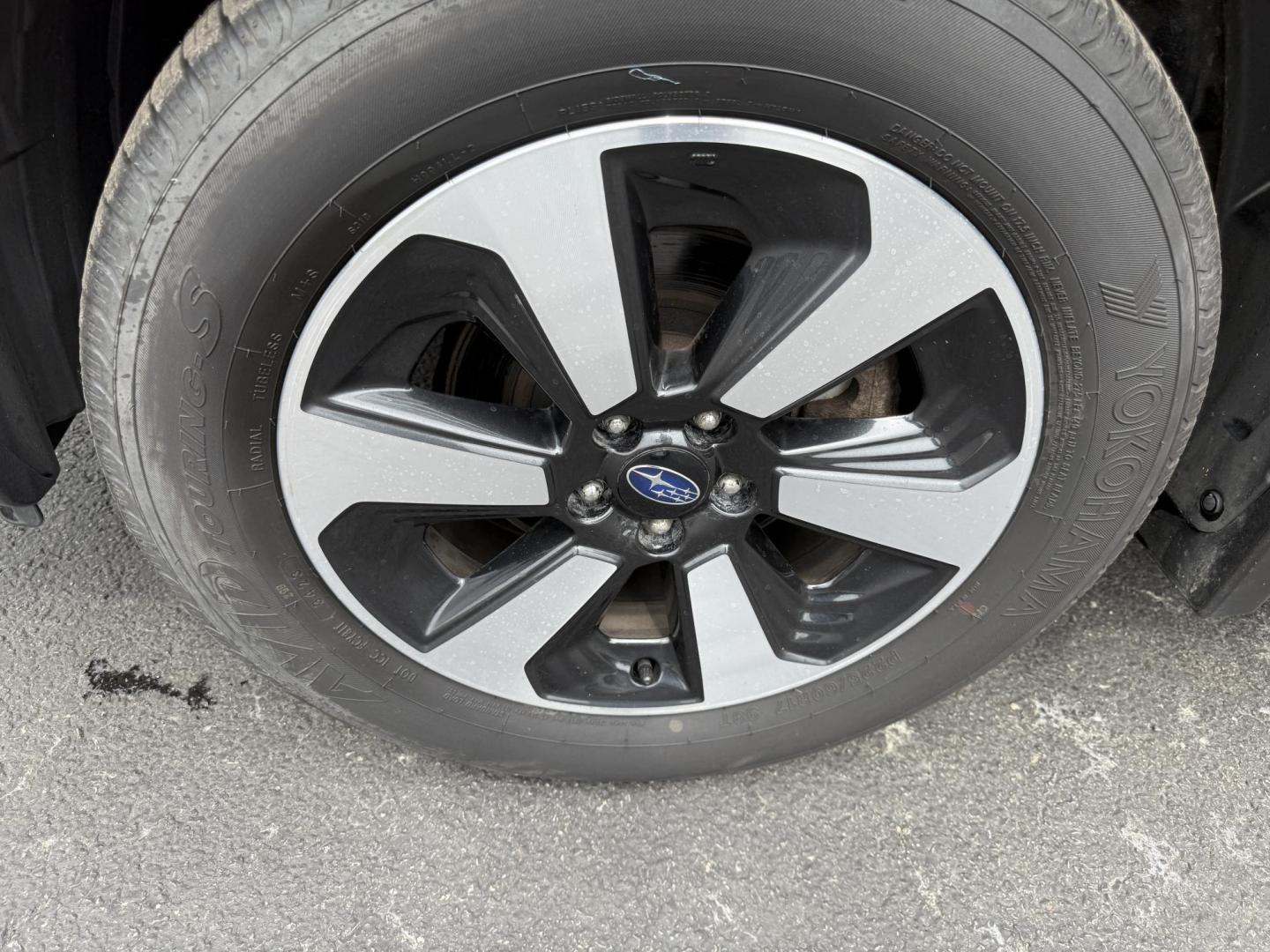 2018 Red /Gray Subaru Forester 2.5i Limited (JF2SJAJC5JH) with an 2.5L H4 DOHC 16V engine, Automatic transmission, located at 547 E. Main St., Orwell, OH, 44076, (440) 437-5893, 41.535435, -80.847855 - This 2018 Subaru Forester 2.5i Limited is a well-equipped compact SUV featuring a 2.5L H4 engine, leather interior, power driver's seat, heated front seats, and a 7.0" touchscreen infotainment system with a backup camera. It offers convenience and safety features like a power liftgate, blind spot mo - Photo#13