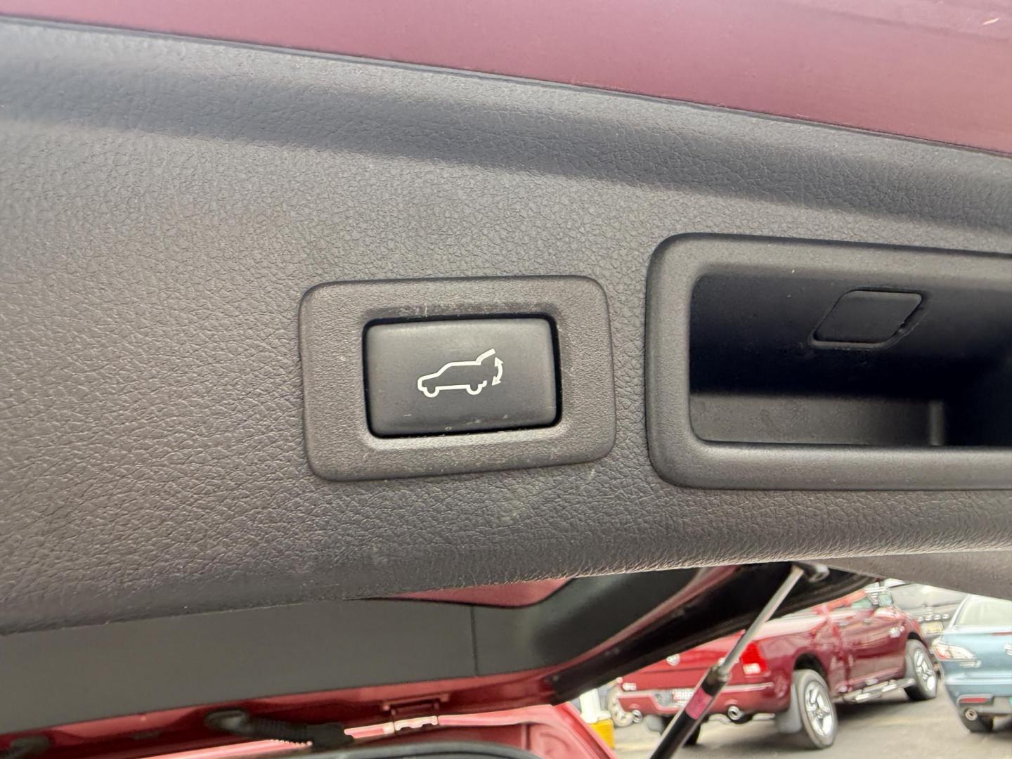 2018 Red /Gray Subaru Forester 2.5i Limited (JF2SJAJC5JH) with an 2.5L H4 DOHC 16V engine, Automatic transmission, located at 547 E. Main St., Orwell, OH, 44076, (440) 437-5893, 41.535435, -80.847855 - This 2018 Subaru Forester 2.5i Limited is a well-equipped compact SUV featuring a 2.5L H4 engine, leather interior, power driver's seat, heated front seats, and a 7.0" touchscreen infotainment system with a backup camera. It offers convenience and safety features like a power liftgate, blind spot mo - Photo#34