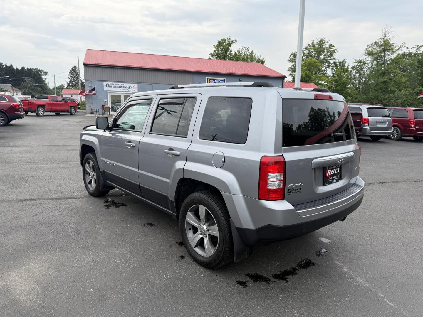2017 Silver /Black Jeep Patriot High Altitude 4WD (1C4NJRFB3HD) with an 2.4L I4 DOHC 16V engine, 6 Speed Automatic transmission, located at 547 E. Main St., Orwell, OH, 44076, (440) 437-5893, 41.535435, -80.847855 - This 2017 Jeep Patriot High Altitude 4WD is a compact SUV featuring a 2.4L I4 engine paired with a 6-speed automatic transmission, offering capable all-wheel-drive performance. It boasts a leather interior, power driver's seat, heated front seats, remote start, and a 6.5" touchscreen with a backup c - Photo#9