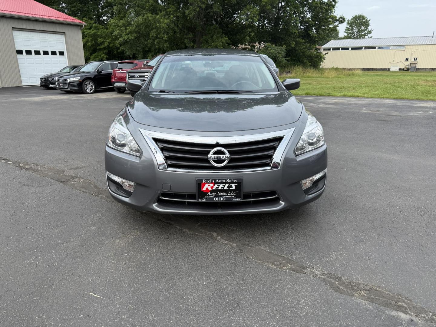2014 Gray /Black Nissan Altima 2.5 S (1N4AL3AP6EN) with an 2.5L I4 DOHC 16V engine, Automatic transmission, located at 547 E. Main St., Orwell, OH, 44076, (440) 437-5893, 41.535435, -80.847855 - This 2014 Nissan Altima 2.5 S is a midsize sedan equipped with a fuel-efficient 2.5L I4 engine, offering ECO and Sport driving modes and achieving up to 37 MPG on the highway. It features a power driver's seat, a 5.0" center screen, and a backup camera, providing a comfortable and practical driving - Photo#1
