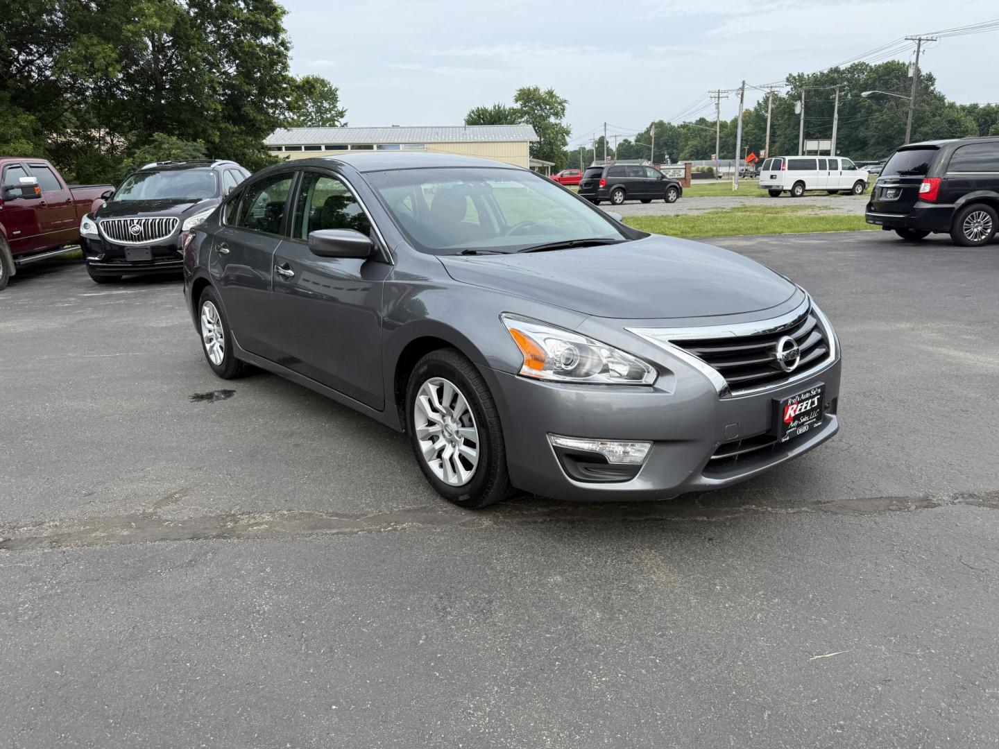 2014 Gray /Black Nissan Altima 2.5 S (1N4AL3AP6EN) with an 2.5L I4 DOHC 16V engine, Automatic transmission, located at 547 E. Main St., Orwell, OH, 44076, (440) 437-5893, 41.535435, -80.847855 - This 2014 Nissan Altima 2.5 S is a midsize sedan equipped with a fuel-efficient 2.5L I4 engine, offering ECO and Sport driving modes and achieving up to 37 MPG on the highway. It features a power driver's seat, a 5.0" center screen, and a backup camera, providing a comfortable and practical driving - Photo#2