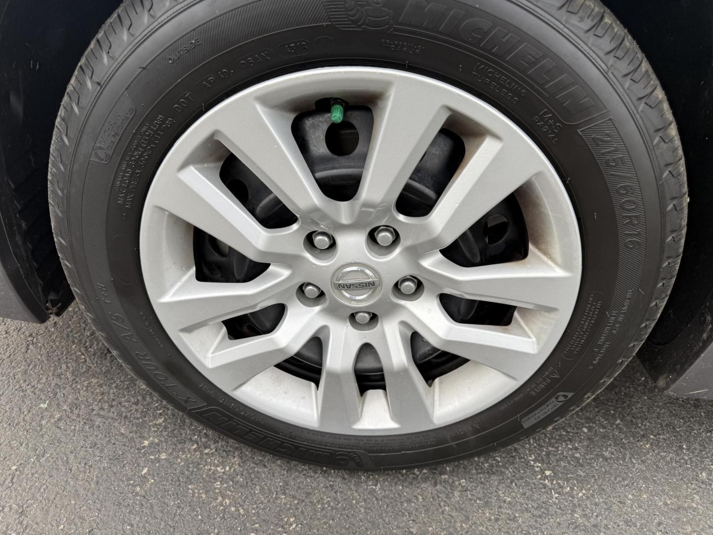 2014 Gray /Black Nissan Altima 2.5 S (1N4AL3AP6EN) with an 2.5L I4 DOHC 16V engine, Automatic transmission, located at 547 E. Main St., Orwell, OH, 44076, (440) 437-5893, 41.535435, -80.847855 - This 2014 Nissan Altima 2.5 S is a midsize sedan equipped with a fuel-efficient 2.5L I4 engine, offering ECO and Sport driving modes and achieving up to 37 MPG on the highway. It features a power driver's seat, a 5.0" center screen, and a backup camera, providing a comfortable and practical driving - Photo#12
