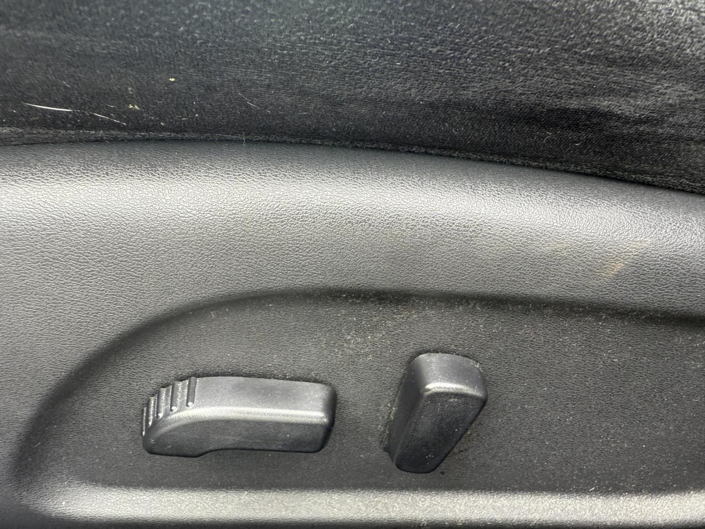 2014 Gray /Black Nissan Altima 2.5 S (1N4AL3AP6EN) with an 2.5L I4 DOHC 16V engine, Automatic transmission, located at 547 E. Main St., Orwell, OH, 44076, (440) 437-5893, 41.535435, -80.847855 - This 2014 Nissan Altima 2.5 S is a midsize sedan equipped with a fuel-efficient 2.5L I4 engine, offering ECO and Sport driving modes and achieving up to 37 MPG on the highway. It features a power driver's seat, a 5.0" center screen, and a backup camera, providing a comfortable and practical driving - Photo#17