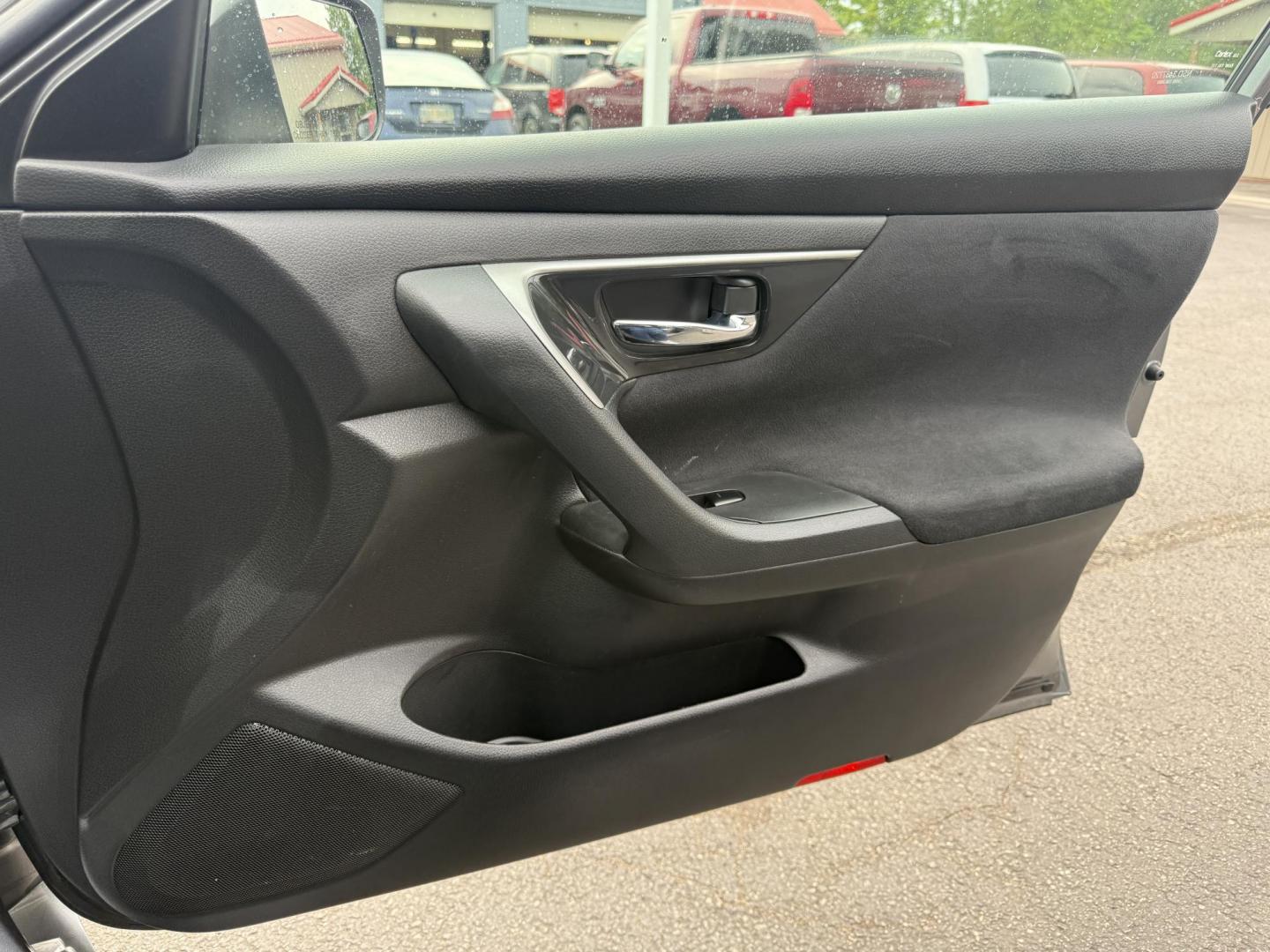 2014 Gray /Black Nissan Altima 2.5 S (1N4AL3AP6EN) with an 2.5L I4 DOHC 16V engine, Automatic transmission, located at 547 E. Main St., Orwell, OH, 44076, (440) 437-5893, 41.535435, -80.847855 - This 2014 Nissan Altima 2.5 S is a midsize sedan equipped with a fuel-efficient 2.5L I4 engine, offering ECO and Sport driving modes and achieving up to 37 MPG on the highway. It features a power driver's seat, a 5.0" center screen, and a backup camera, providing a comfortable and practical driving - Photo#34