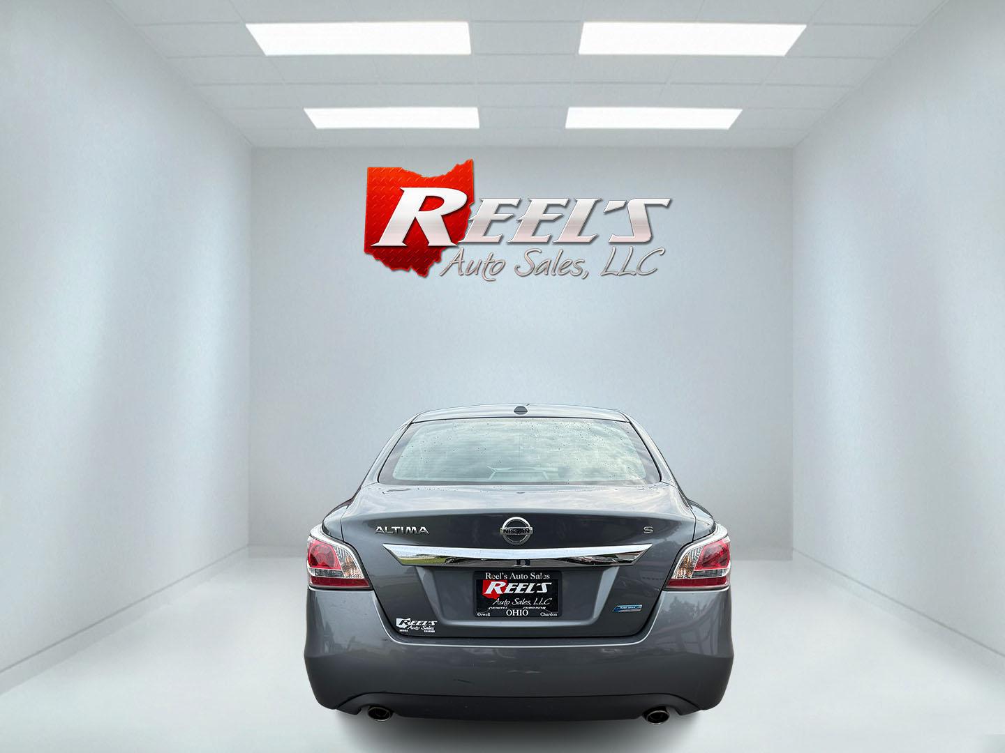 2014 Gray /Black Nissan Altima 2.5 S (1N4AL3AP6EN) with an 2.5L I4 DOHC 16V engine, Automatic transmission, located at 11115 Chardon Rd. , Chardon, OH, 44024, (440) 214-9705, 41.580246, -81.241943 - This 2014 Nissan Altima 2.5 S is a midsize sedan equipped with a fuel-efficient 2.5L I4 engine, offering ECO and Sport driving modes and achieving up to 37 MPG on the highway. It features a power driver's seat, a 5.0" center screen, and a backup camera, providing a comfortable and practical driving - Photo#32