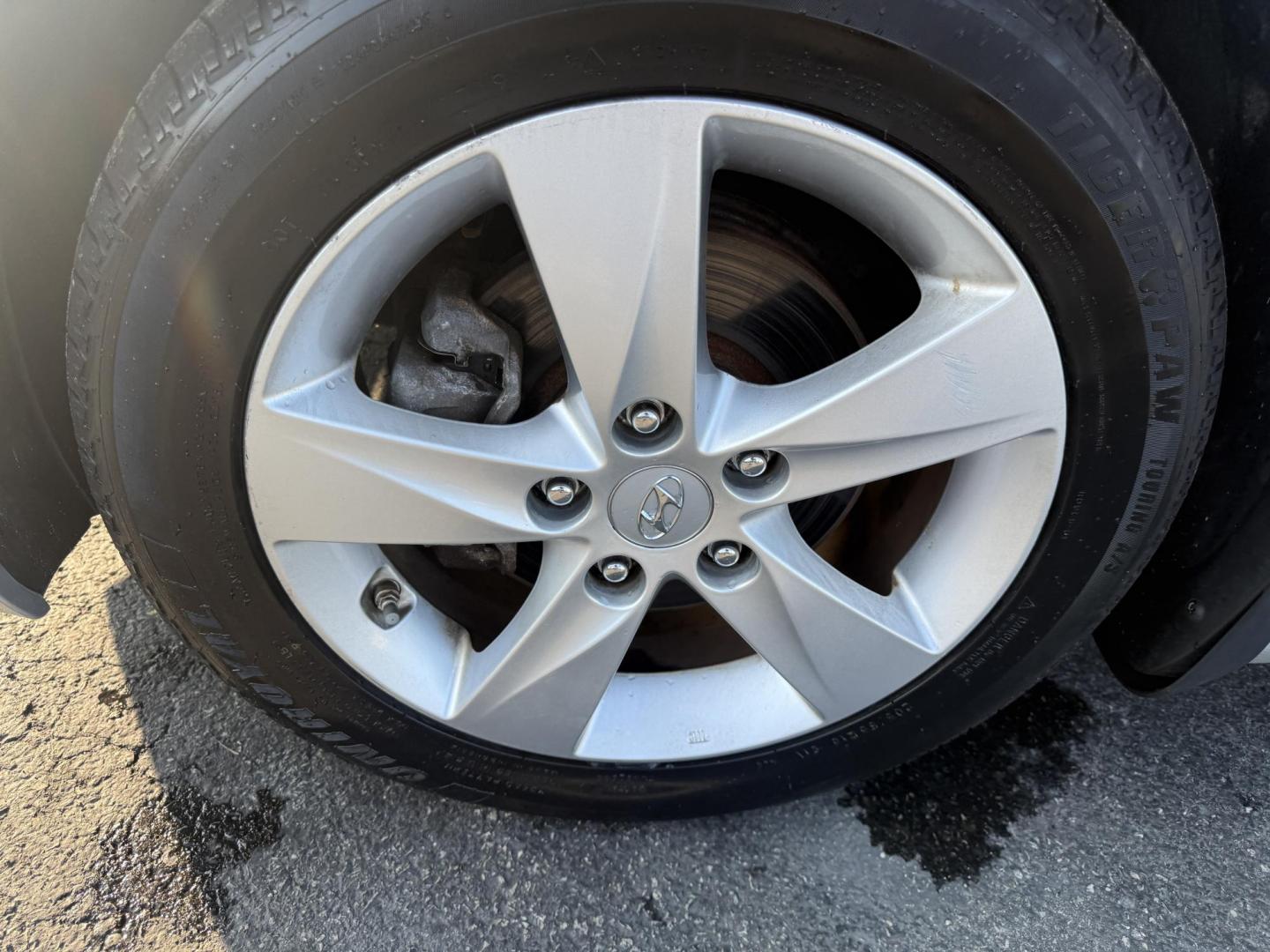 2013 Silver /Gray Hyundai Elantra GLS (5NPDH4AEXDH) with an 1.8L I4 DOHC 16V engine, 6-Speed Automatic transmission, located at 547 E. Main St., Orwell, OH, 44076, (440) 437-5893, 41.535435, -80.847855 - This One Owner Low Miles 2013 Hyundai Elantra GLS is a compact sedan powered by a 1.8L I4 GDI engine paired with a 6-speed automatic transmission, delivering an impressive 38 MPG on the highway. It features heated front seats and a USB audio input for added comfort and convenience, making it an econ - Photo#13