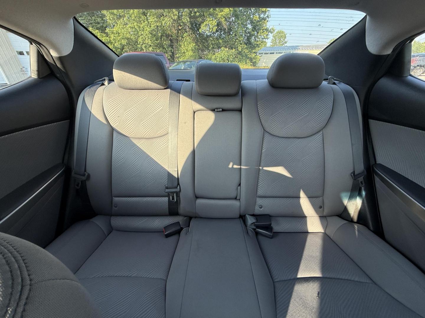 2013 Silver /Gray Hyundai Elantra GLS (5NPDH4AEXDH) with an 1.8L I4 DOHC 16V engine, 6-Speed Automatic transmission, located at 547 E. Main St., Orwell, OH, 44076, (440) 437-5893, 41.535435, -80.847855 - This One Owner Low Miles 2013 Hyundai Elantra GLS is a compact sedan powered by a 1.8L I4 GDI engine paired with a 6-speed automatic transmission, delivering an impressive 38 MPG on the highway. It features heated front seats and a USB audio input for added comfort and convenience, making it an econ - Photo#24