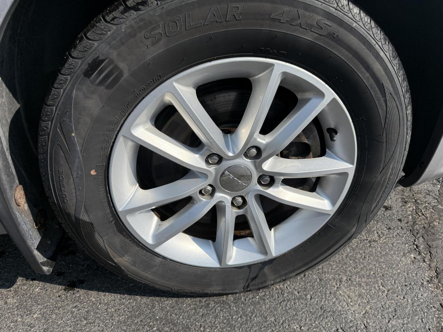 2016 Silver /Black Dodge Grand Caravan SXT (2C4RDGCG6GR) with an 3.6L V6 DOHC 24V FFV engine, 6A transmission, located at 547 E. Main St., Orwell, OH, 44076, (440) 437-5893, 41.535435, -80.847855 - Photo#4