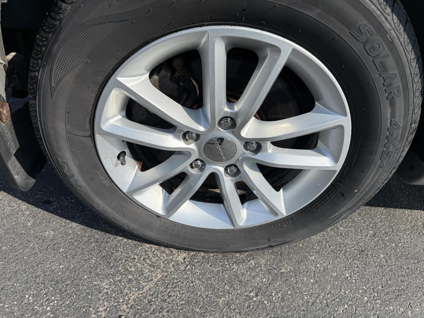2016 Silver /Black Dodge Grand Caravan SXT (2C4RDGCG6GR) with an 3.6L V6 DOHC 24V FFV engine, 6A transmission, located at 547 E. Main St., Orwell, OH, 44076, (440) 437-5893, 41.535435, -80.847855 - Photo#6