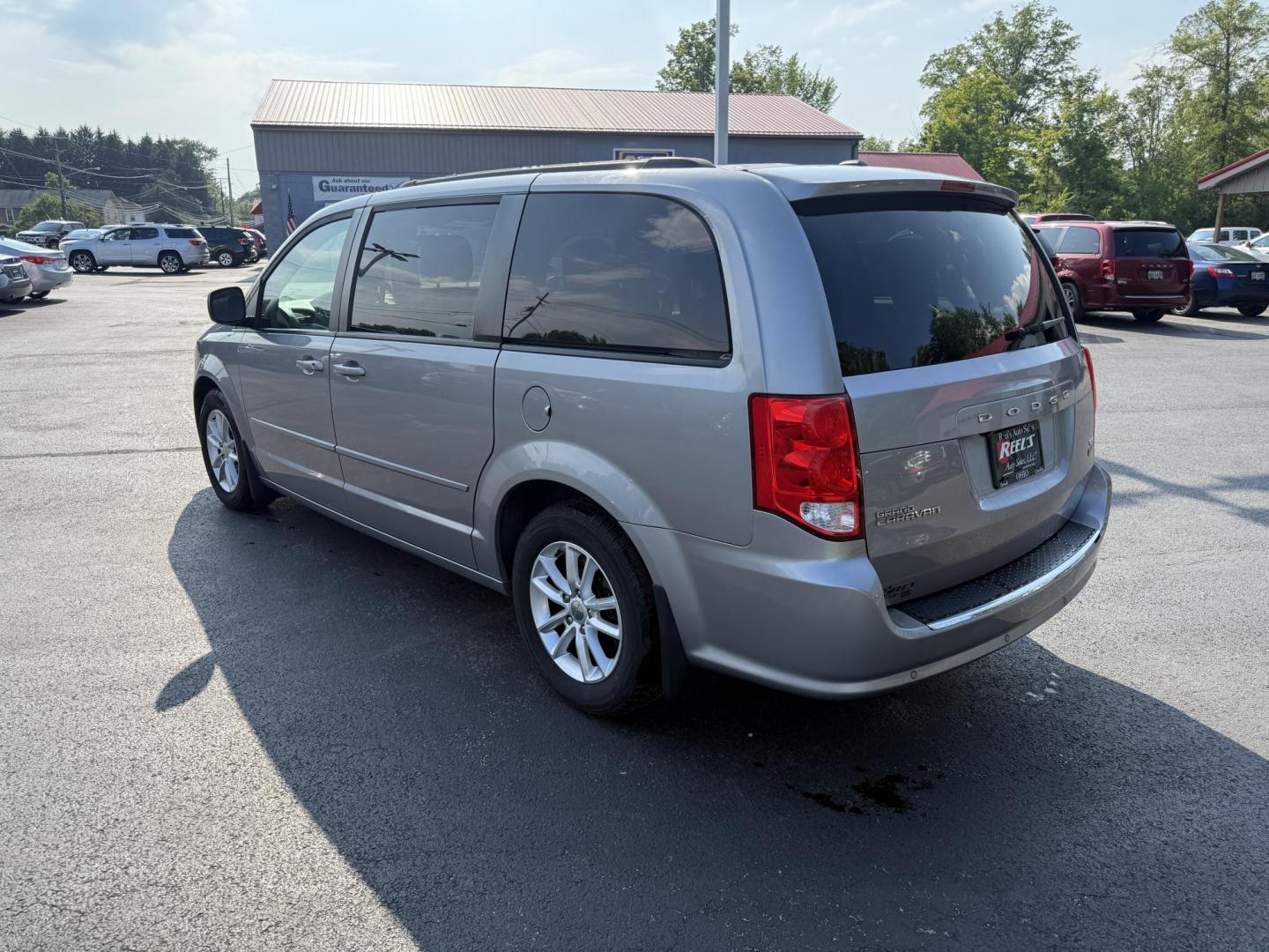 2016 Silver /Black Dodge Grand Caravan SXT (2C4RDGCG6GR) with an 3.6L V6 DOHC 24V FFV engine, 6A transmission, located at 547 E. Main St., Orwell, OH, 44076, (440) 437-5893, 41.535435, -80.847855 - Photo#9