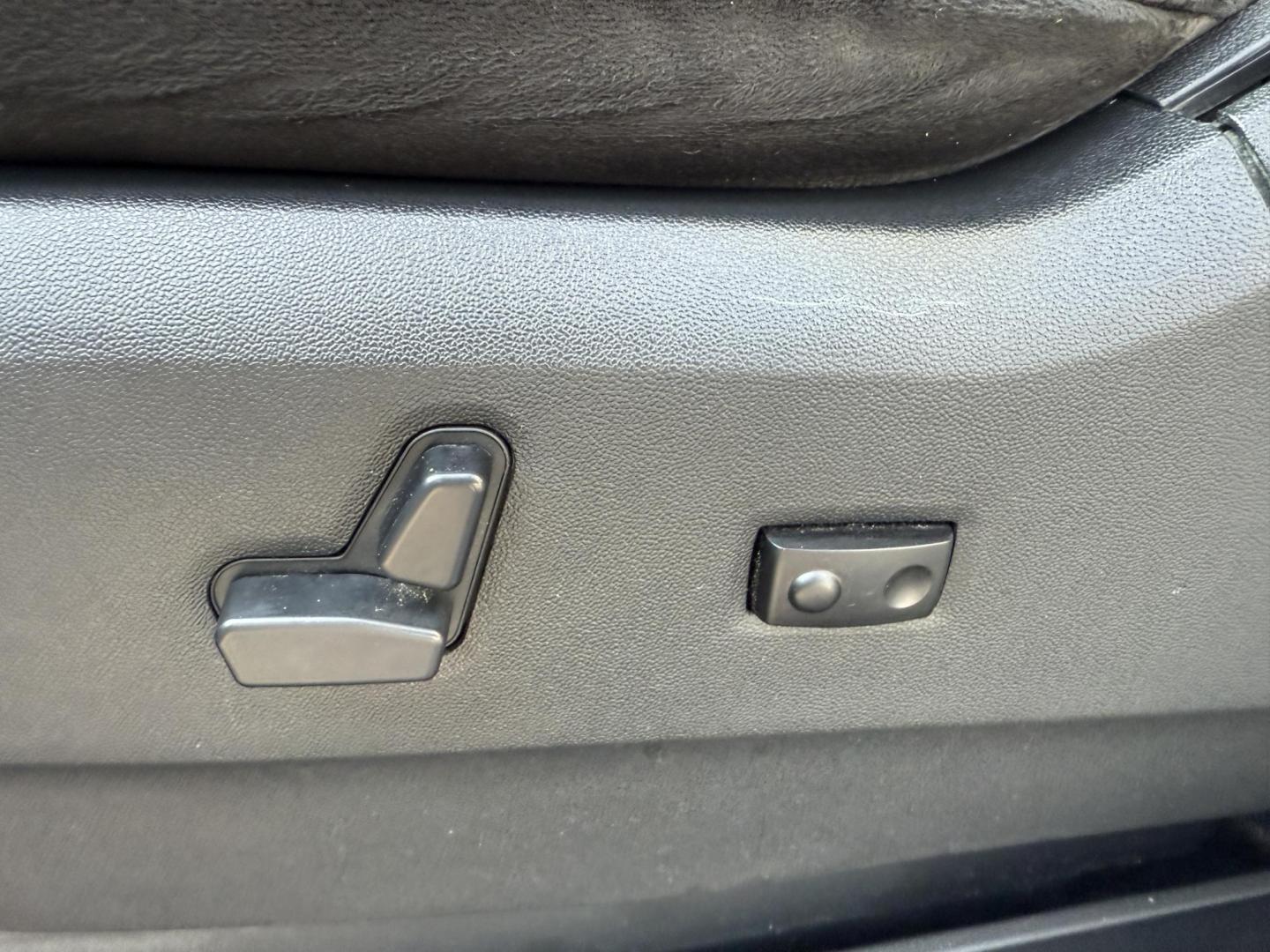 2016 Silver /Black Dodge Grand Caravan SXT (2C4RDGCG6GR) with an 3.6L V6 DOHC 24V FFV engine, 6A transmission, located at 547 E. Main St., Orwell, OH, 44076, (440) 437-5893, 41.535435, -80.847855 - Photo#18