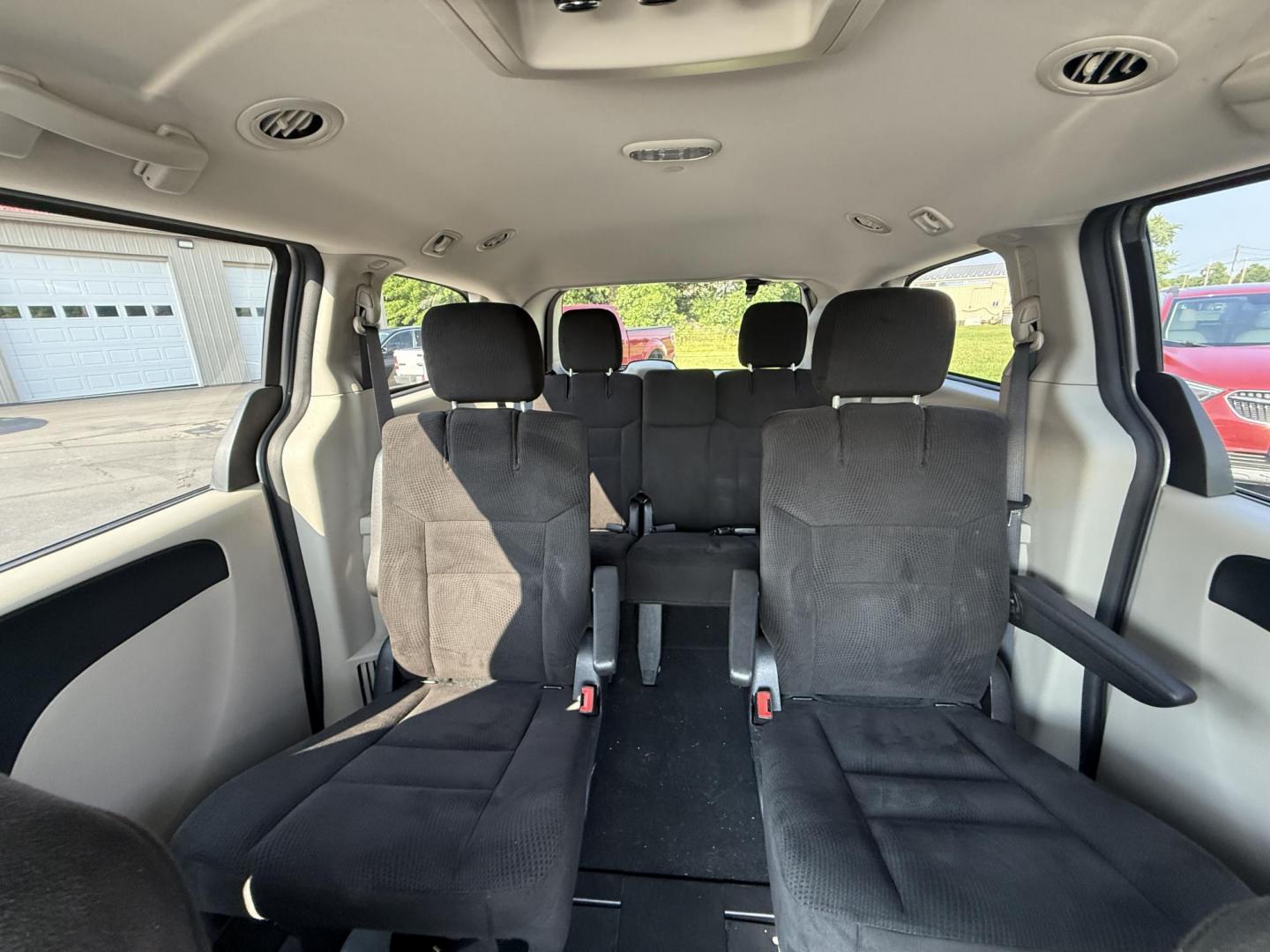 2016 Silver /Black Dodge Grand Caravan SXT (2C4RDGCG6GR) with an 3.6L V6 DOHC 24V FFV engine, 6A transmission, located at 547 E. Main St., Orwell, OH, 44076, (440) 437-5893, 41.535435, -80.847855 - Photo#29