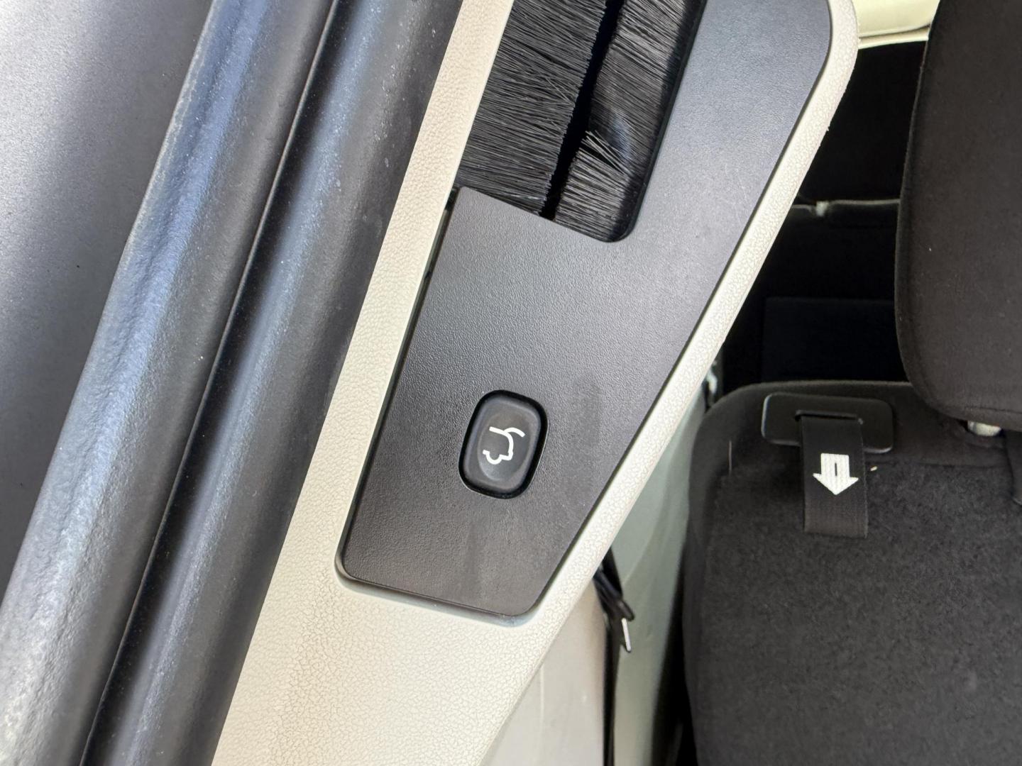 2016 Silver /Black Dodge Grand Caravan SXT (2C4RDGCG6GR) with an 3.6L V6 DOHC 24V FFV engine, 6A transmission, located at 547 E. Main St., Orwell, OH, 44076, (440) 437-5893, 41.535435, -80.847855 - Photo#35
