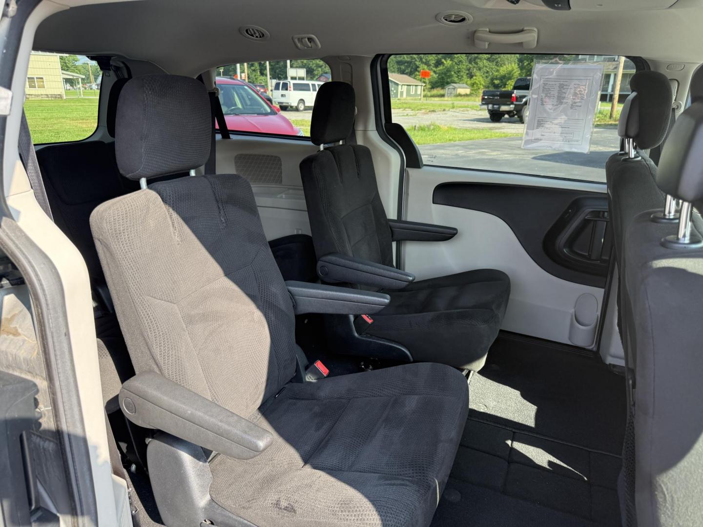 2016 Silver /Black Dodge Grand Caravan SXT (2C4RDGCG6GR) with an 3.6L V6 DOHC 24V FFV engine, 6A transmission, located at 547 E. Main St., Orwell, OH, 44076, (440) 437-5893, 41.535435, -80.847855 - Photo#36