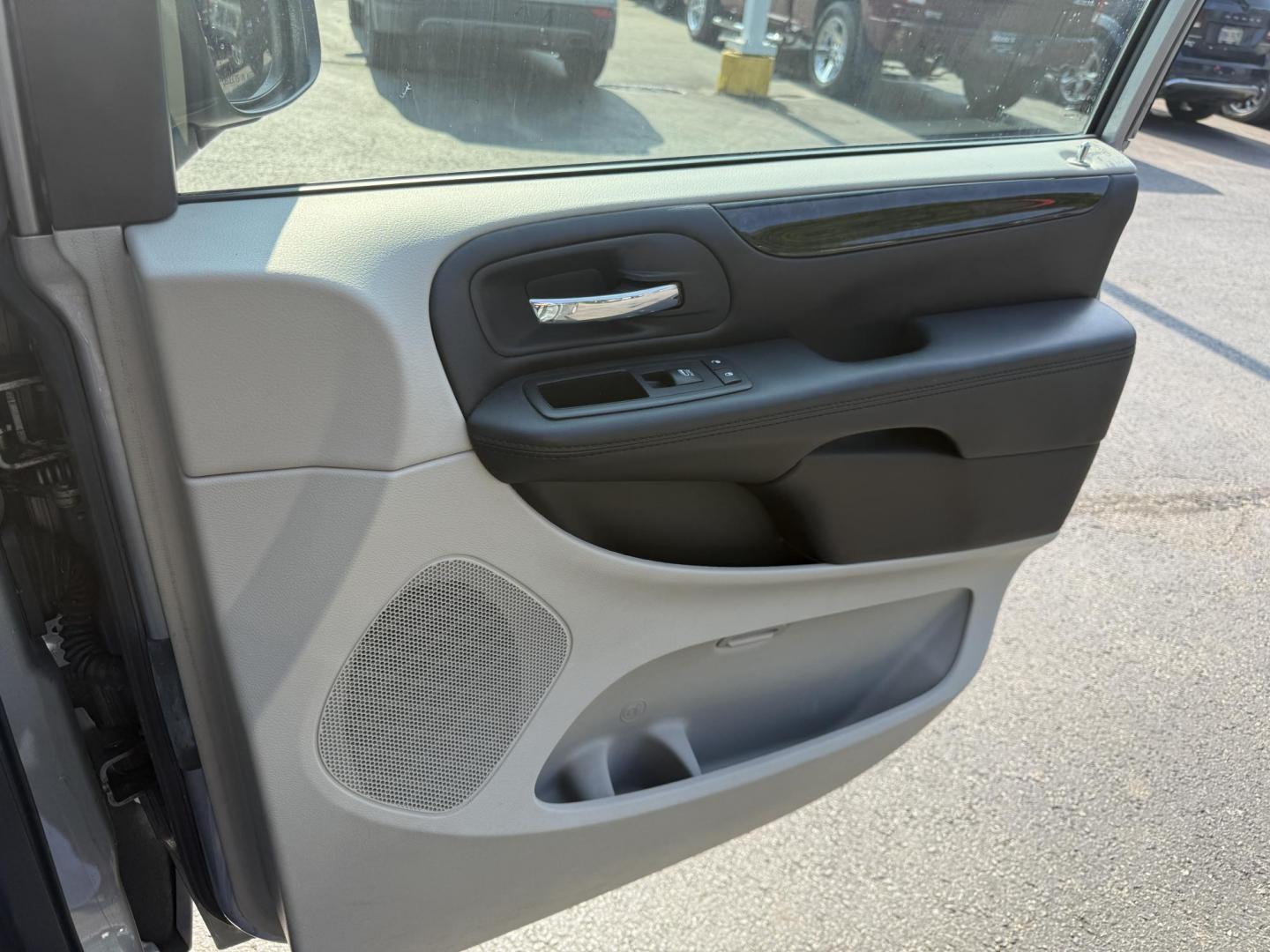 2016 Silver /Black Dodge Grand Caravan SXT (2C4RDGCG6GR) with an 3.6L V6 DOHC 24V FFV engine, 6A transmission, located at 547 E. Main St., Orwell, OH, 44076, (440) 437-5893, 41.535435, -80.847855 - Photo#40