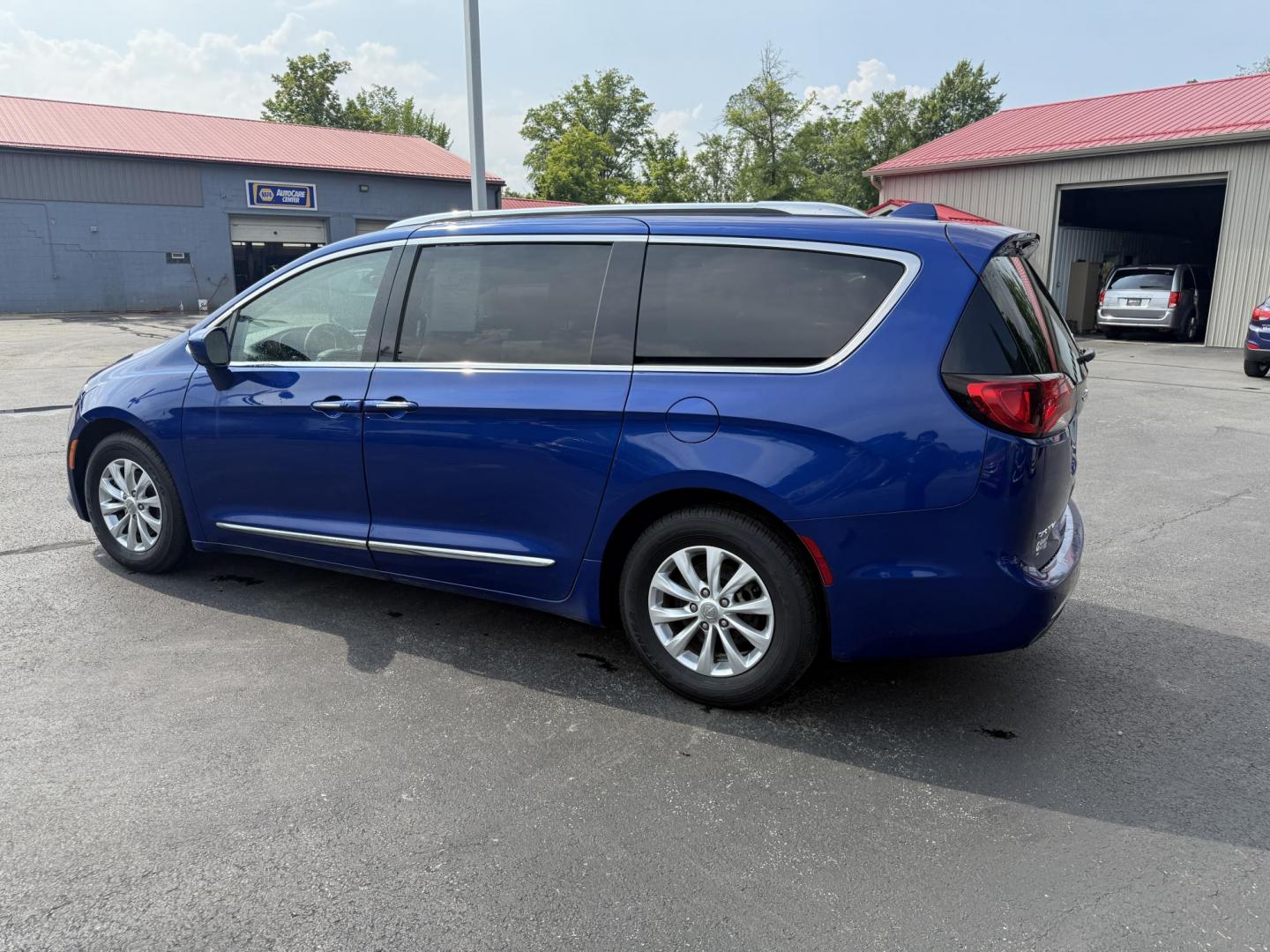 2018 Blue /Tan Chrysler Pacifica Touring-L Plus (2C4RC1EG9JR) with an 3.6L V6 DOHC 24V engine, 9A transmission, located at 547 E. Main St., Orwell, OH, 44076, (440) 437-5893, 41.535435, -80.847855 - Photo#10