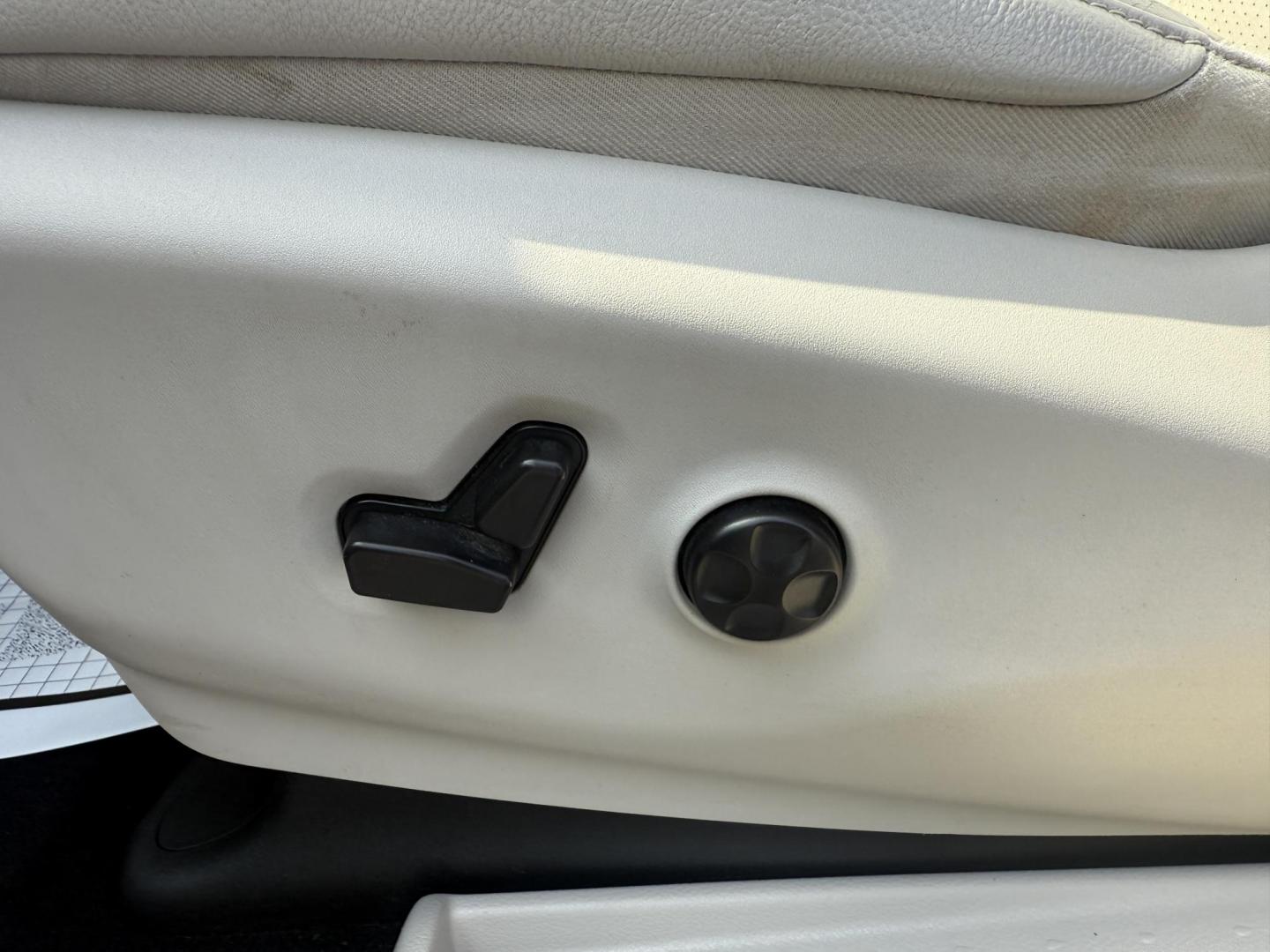 2018 Blue /Tan Chrysler Pacifica Touring-L Plus (2C4RC1EG9JR) with an 3.6L V6 DOHC 24V engine, 9A transmission, located at 547 E. Main St., Orwell, OH, 44076, (440) 437-5893, 41.535435, -80.847855 - Photo#18
