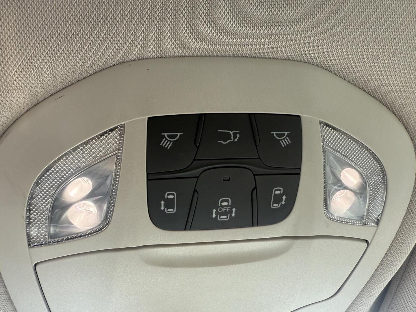 2018 Blue /Tan Chrysler Pacifica Touring-L Plus (2C4RC1EG9JR) with an 3.6L V6 DOHC 24V engine, 9A transmission, located at 547 E. Main St., Orwell, OH, 44076, (440) 437-5893, 41.535435, -80.847855 - Photo#24