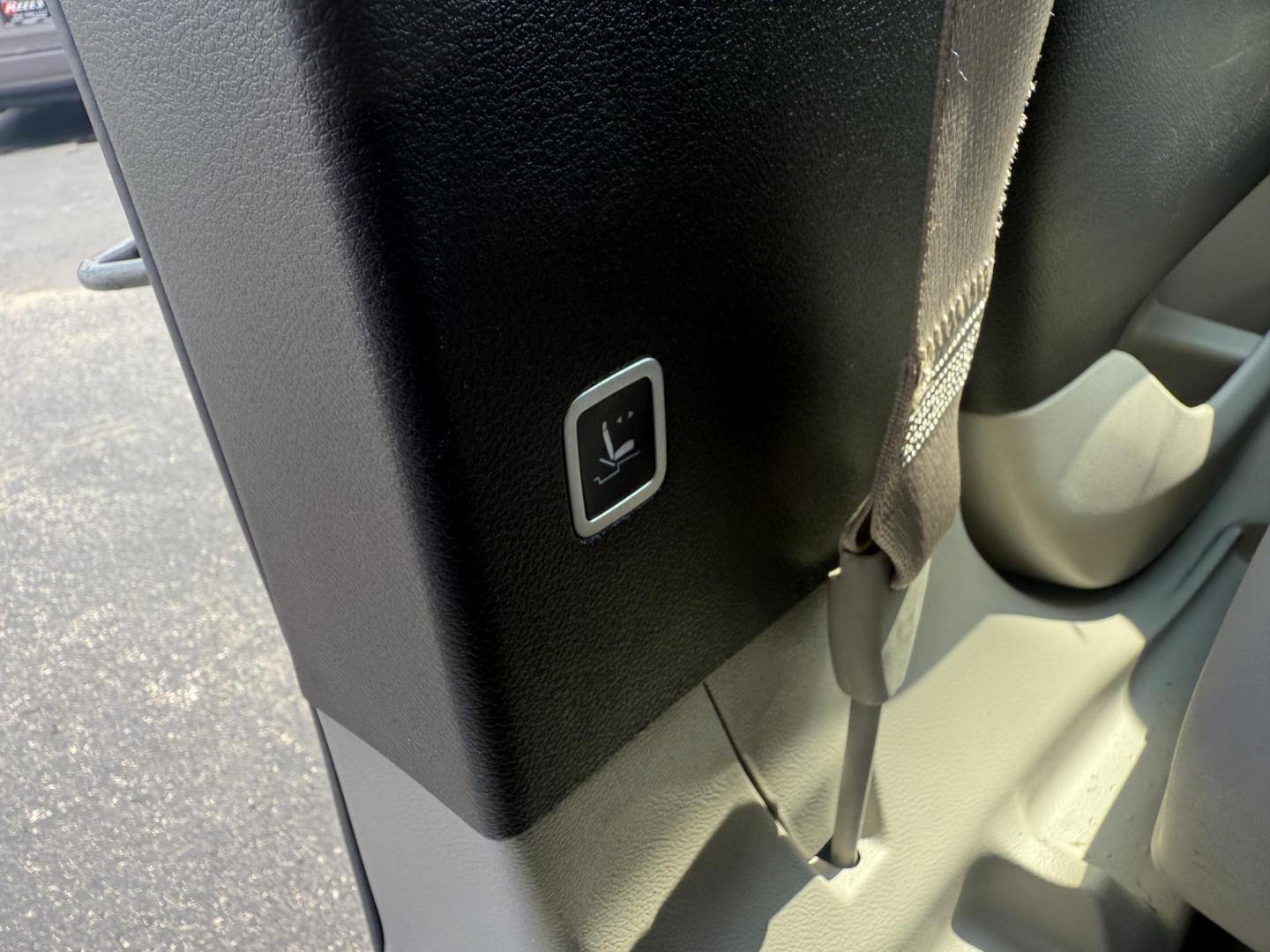 2018 Blue /Tan Chrysler Pacifica Touring-L Plus (2C4RC1EG9JR) with an 3.6L V6 DOHC 24V engine, 9A transmission, located at 547 E. Main St., Orwell, OH, 44076, (440) 437-5893, 41.535435, -80.847855 - Photo#38