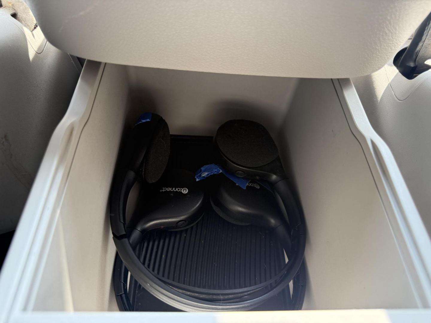 2018 Blue /Tan Chrysler Pacifica Touring-L Plus (2C4RC1EG9JR) with an 3.6L V6 DOHC 24V engine, 9A transmission, located at 547 E. Main St., Orwell, OH, 44076, (440) 437-5893, 41.535435, -80.847855 - Photo#46