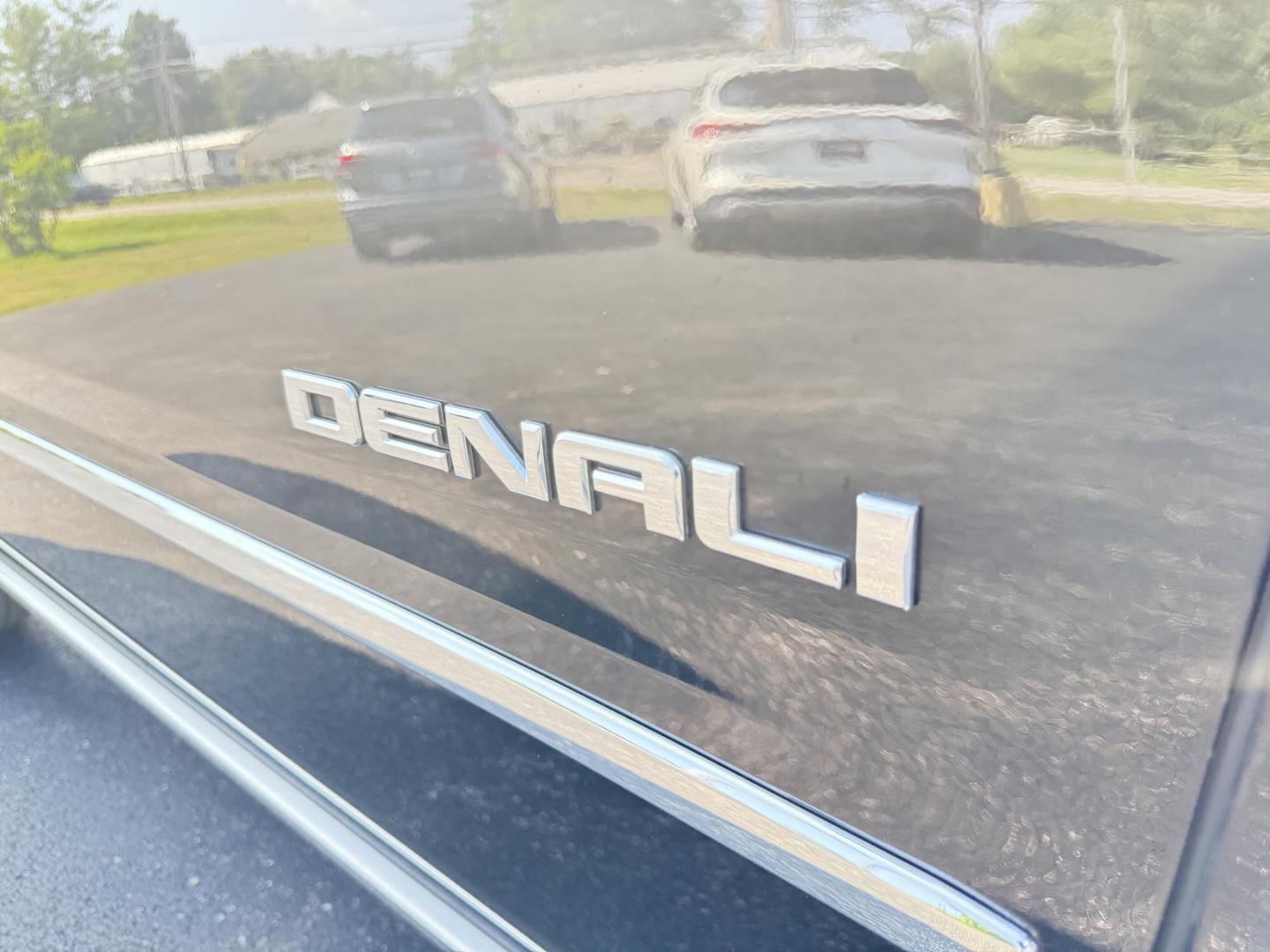 2018 Black /Black GMC Yukon Denali 4WD (1GKS2CKJ2JR) with an 6.2L V8 OHV 16V engine, 10 Speed Auto transmission, located at 11115 Chardon Rd. , Chardon, OH, 44024, (440) 214-9705, 41.580246, -81.241943 - This 2018 GMC Yukon Denali 4WD is a luxury full-size SUV powered by the incredible 6.2L V8 engine paired with a 10-speed automatic transmission, delivering 420 horsepower and 460 lb-ft of torque. It boasts an impressive 8,100-pound towing capacity and features Magnetic Ride Control for enhanced ride - Photo#5