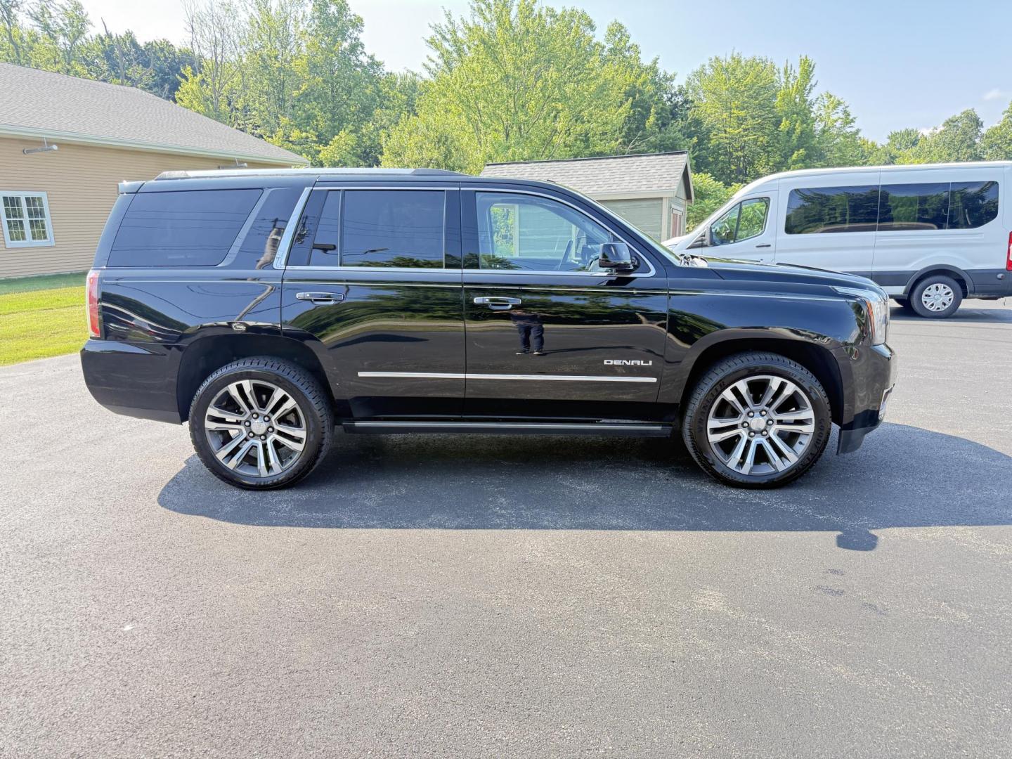 2018 Black /Black GMC Yukon Denali 4WD (1GKS2CKJ2JR) with an 6.2L V8 OHV 16V engine, 10 Speed Auto transmission, located at 11115 Chardon Rd. , Chardon, OH, 44024, (440) 214-9705, 41.580246, -81.241943 - This 2018 GMC Yukon Denali 4WD is a luxury full-size SUV powered by the incredible 6.2L V8 engine paired with a 10-speed automatic transmission, delivering 420 horsepower and 460 lb-ft of torque. It boasts an impressive 8,100-pound towing capacity and features Magnetic Ride Control for enhanced ride - Photo#6