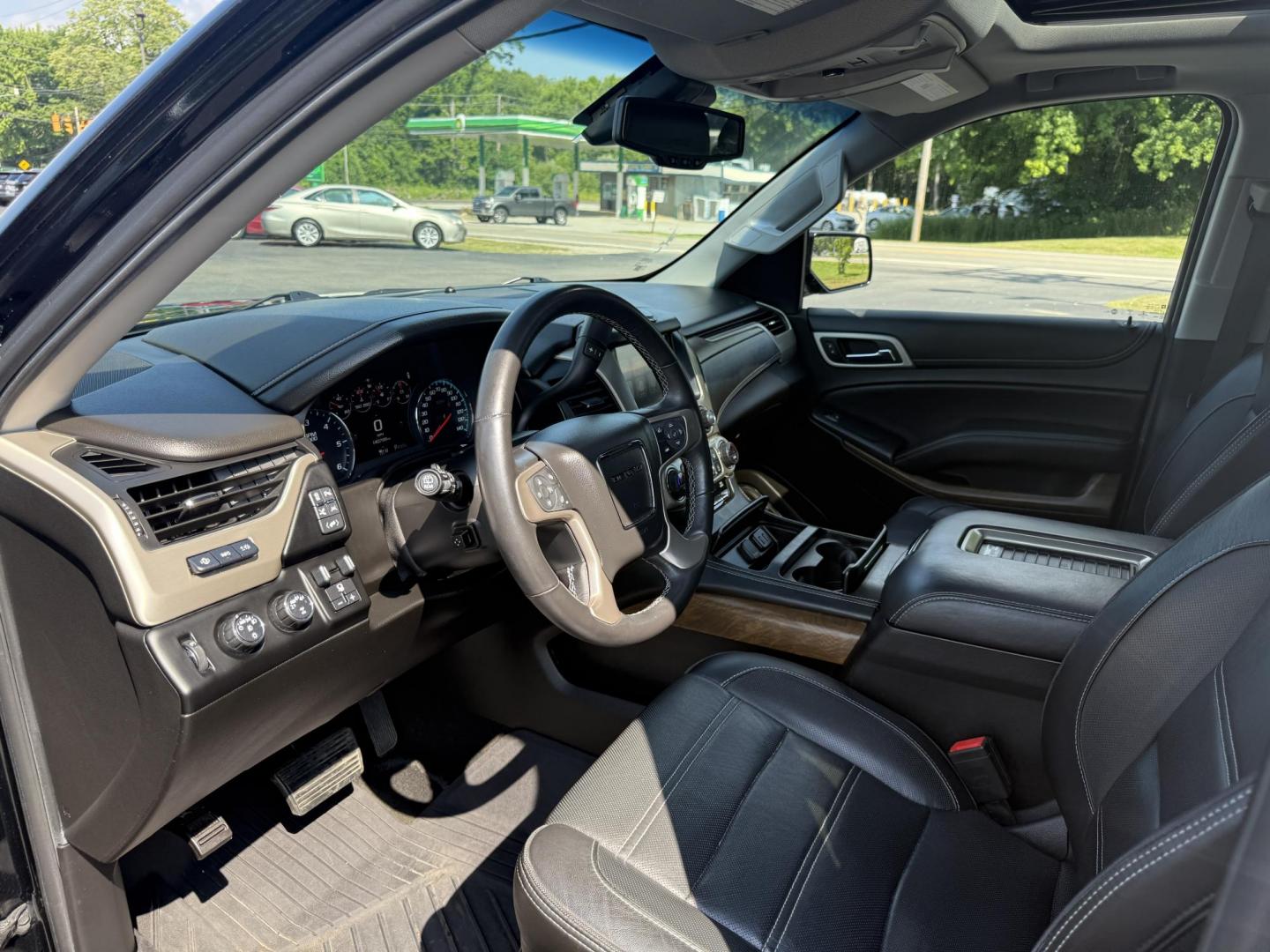 2018 Black /Black GMC Yukon Denali 4WD (1GKS2CKJ2JR) with an 6.2L V8 OHV 16V engine, 10 Speed Auto transmission, located at 11115 Chardon Rd. , Chardon, OH, 44024, (440) 214-9705, 41.580246, -81.241943 - This 2018 GMC Yukon Denali 4WD is a luxury full-size SUV powered by the incredible 6.2L V8 engine paired with a 10-speed automatic transmission, delivering 420 horsepower and 460 lb-ft of torque. It boasts an impressive 8,100-pound towing capacity and features Magnetic Ride Control for enhanced ride - Photo#17