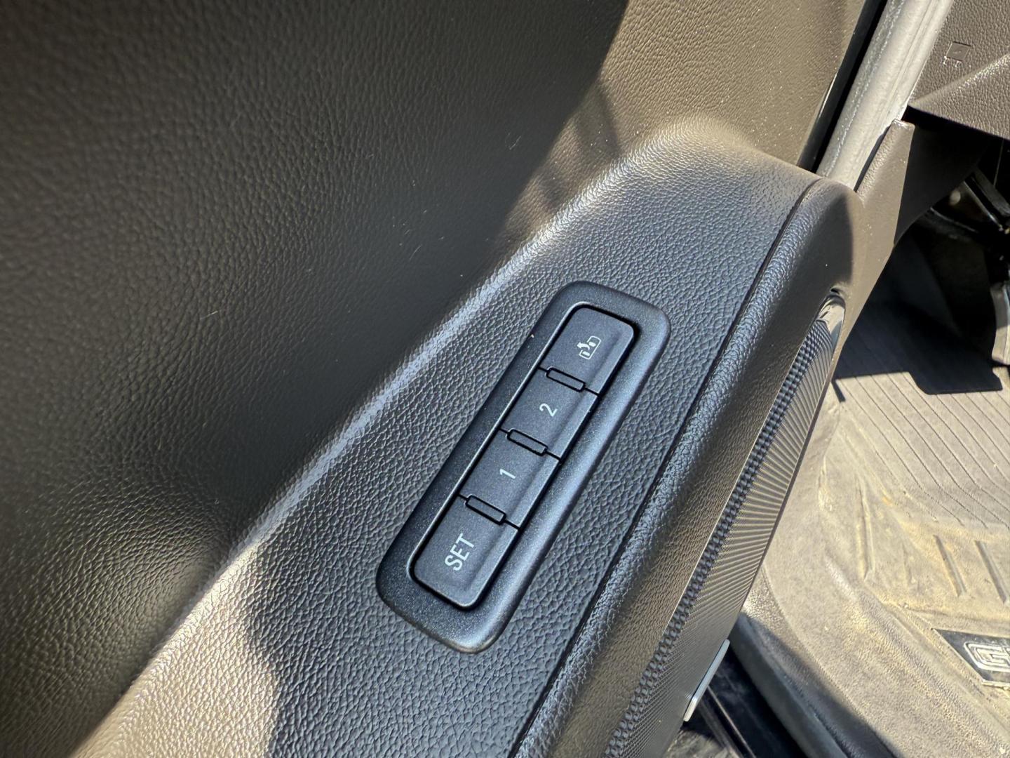 2018 Black /Black GMC Yukon Denali 4WD (1GKS2CKJ2JR) with an 6.2L V8 OHV 16V engine, 10 Speed Auto transmission, located at 11115 Chardon Rd. , Chardon, OH, 44024, (440) 214-9705, 41.580246, -81.241943 - This 2018 GMC Yukon Denali 4WD is a luxury full-size SUV powered by the incredible 6.2L V8 engine paired with a 10-speed automatic transmission, delivering 420 horsepower and 460 lb-ft of torque. It boasts an impressive 8,100-pound towing capacity and features Magnetic Ride Control for enhanced ride - Photo#21