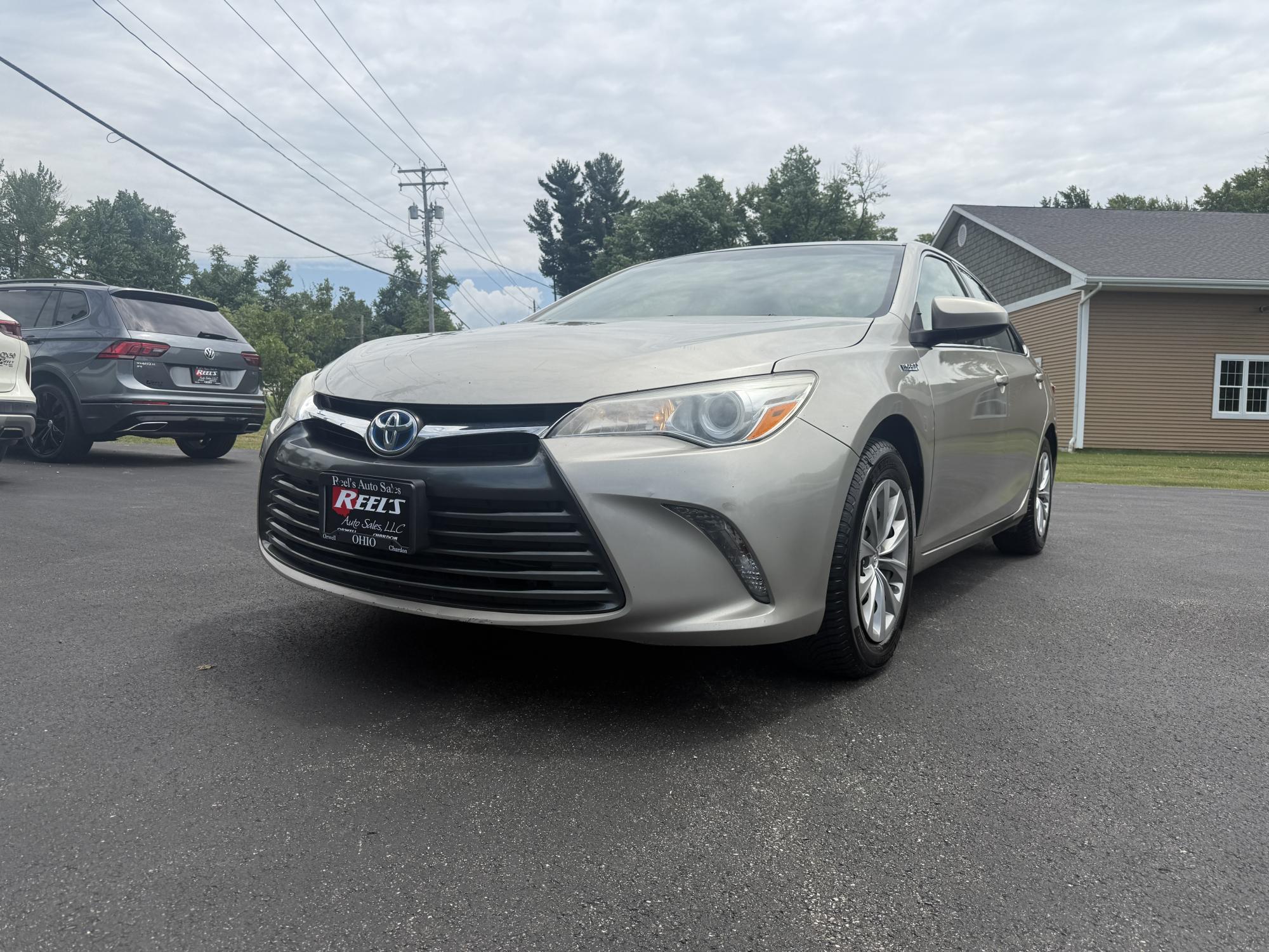 photo of 2015 Toyota Camry Hybrid LE