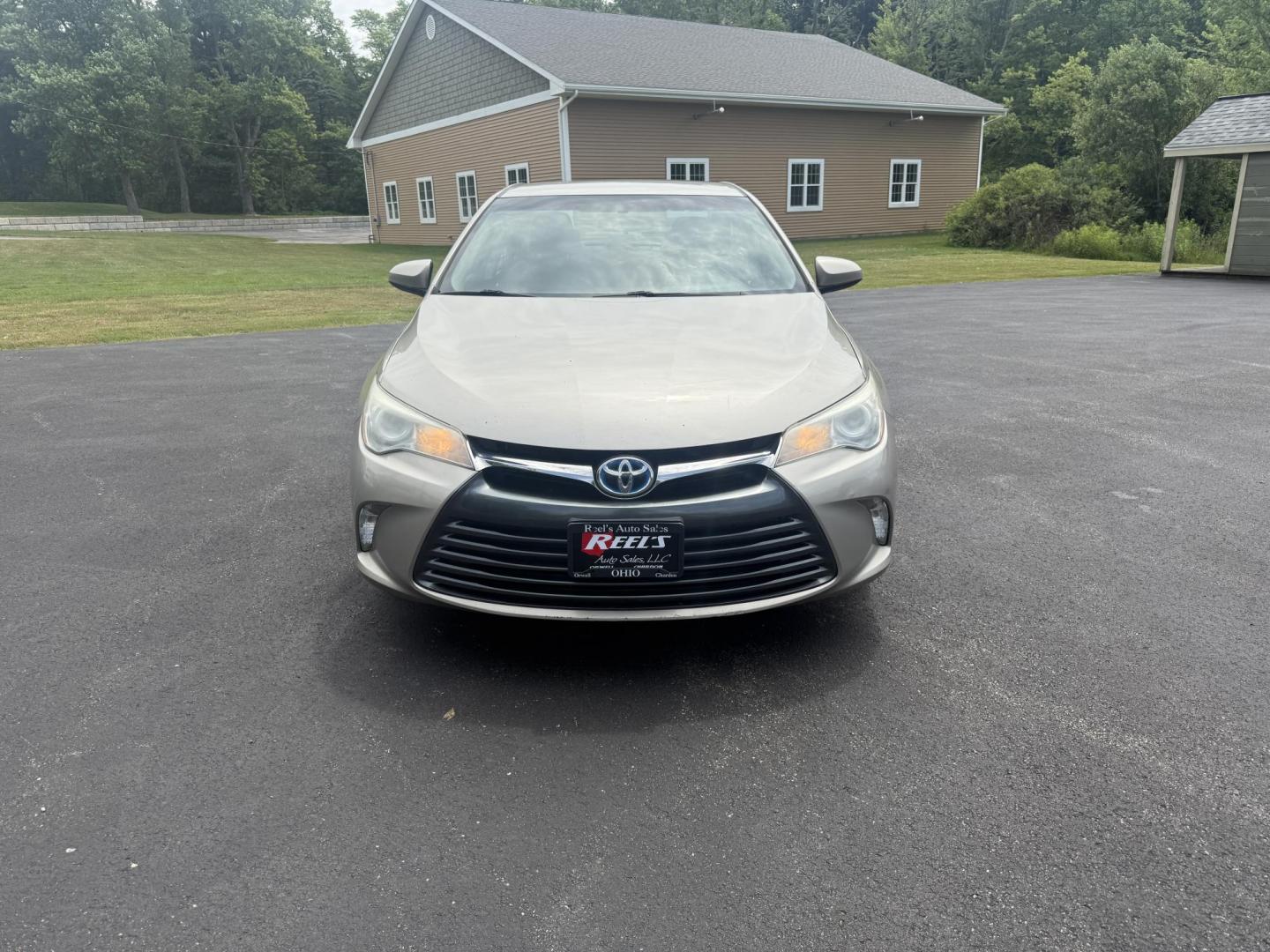 2015 Gold /Black Toyota Camry Hybrid LE (4T1BD1FK0FU) with an 2.5L I4 DOHC 16V HYBRID engine, Automatic transmission, located at 11115 Chardon Rd. , Chardon, OH, 44024, (440) 214-9705, 41.580246, -81.241943 - This 2015 Toyota Camry LE Hybrid is a fuel-efficient midsize sedan offering an impressive 40 MPG combined and a net power output of 200 horsepower. It features practical amenities like dusk-sensing headlights, dual-zone automatic climate control, an 8-way power driver’s seat, a 6.1-inch touchscree - Photo#1