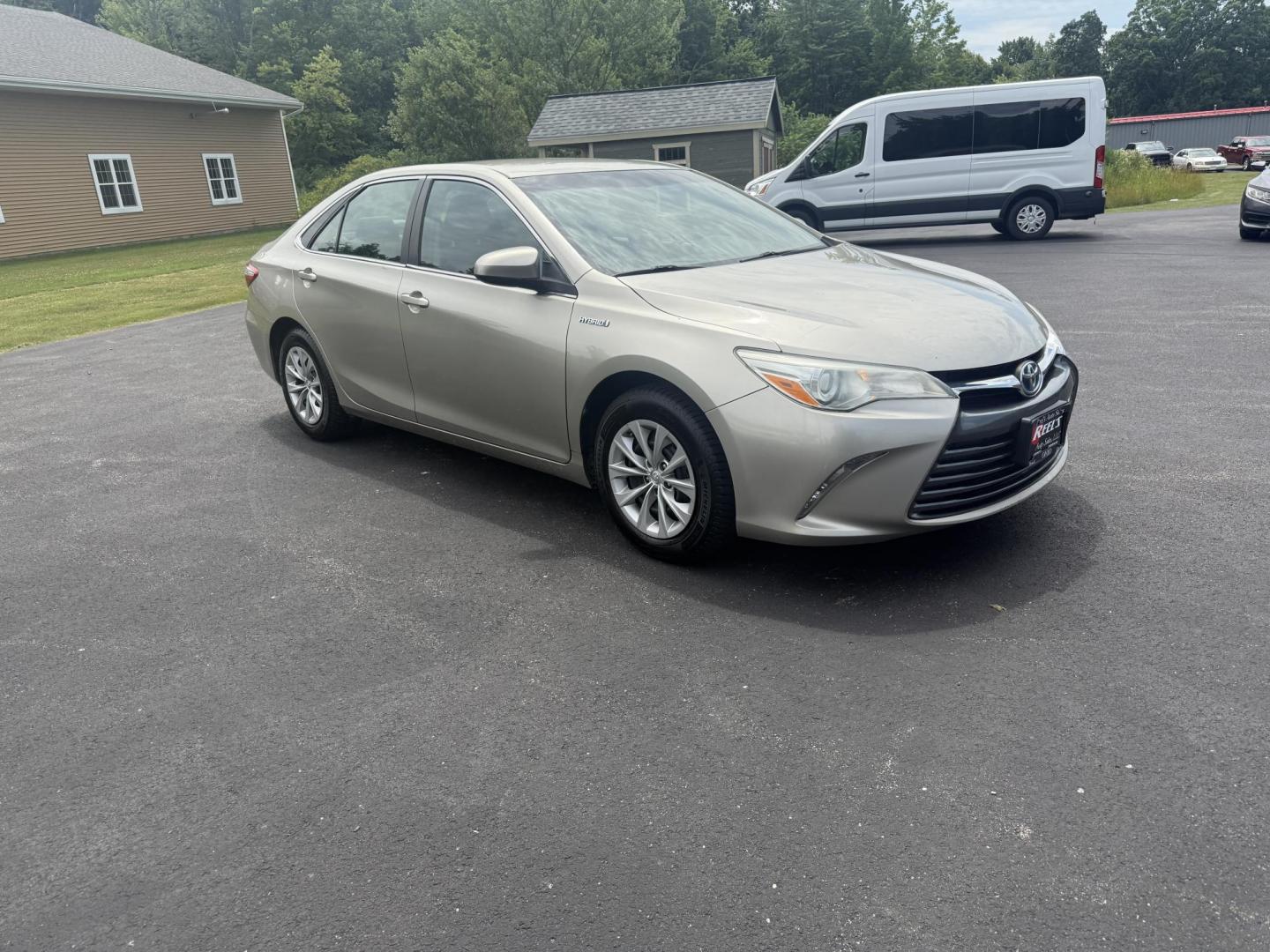 2015 Gold /Black Toyota Camry Hybrid LE (4T1BD1FK0FU) with an 2.5L I4 DOHC 16V HYBRID engine, Automatic transmission, located at 11115 Chardon Rd. , Chardon, OH, 44024, (440) 214-9705, 41.580246, -81.241943 - This 2015 Toyota Camry LE Hybrid is a fuel-efficient midsize sedan offering an impressive 40 MPG combined and a net power output of 200 horsepower. It features practical amenities like dusk-sensing headlights, dual-zone automatic climate control, an 8-way power driver’s seat, a 6.1-inch touchscree - Photo#2