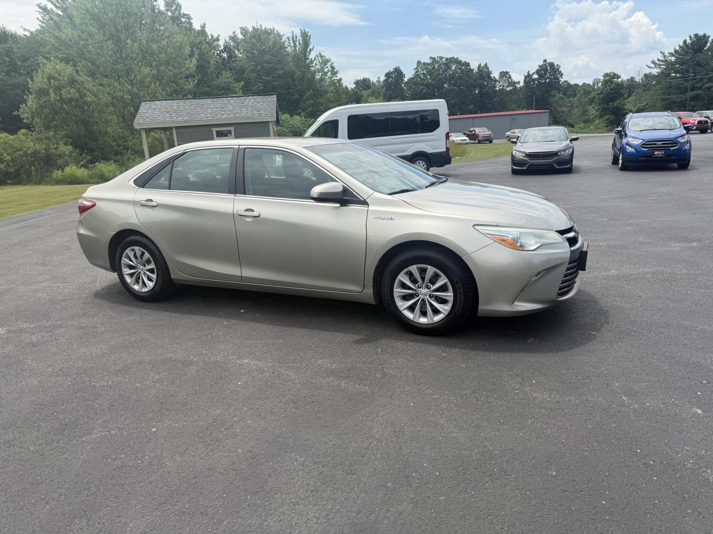 2015 Gold /Black Toyota Camry Hybrid LE (4T1BD1FK0FU) with an 2.5L I4 DOHC 16V HYBRID engine, Automatic transmission, located at 11115 Chardon Rd. , Chardon, OH, 44024, (440) 214-9705, 41.580246, -81.241943 - This 2015 Toyota Camry LE Hybrid is a fuel-efficient midsize sedan offering an impressive 40 MPG combined and a net power output of 200 horsepower. It features practical amenities like dusk-sensing headlights, dual-zone automatic climate control, an 8-way power driver’s seat, a 6.1-inch touchscree - Photo#3