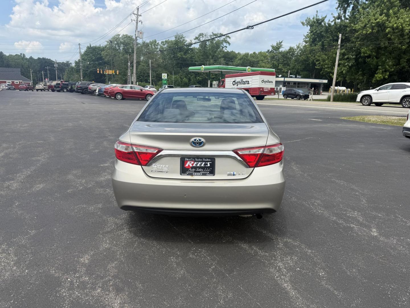 2015 Gold /Black Toyota Camry Hybrid LE (4T1BD1FK0FU) with an 2.5L I4 DOHC 16V HYBRID engine, Automatic transmission, located at 11115 Chardon Rd. , Chardon, OH, 44024, (440) 214-9705, 41.580246, -81.241943 - This 2015 Toyota Camry LE Hybrid is a fuel-efficient midsize sedan offering an impressive 40 MPG combined and a net power output of 200 horsepower. It features practical amenities like dusk-sensing headlights, dual-zone automatic climate control, an 8-way power driver’s seat, a 6.1-inch touchscree - Photo#8