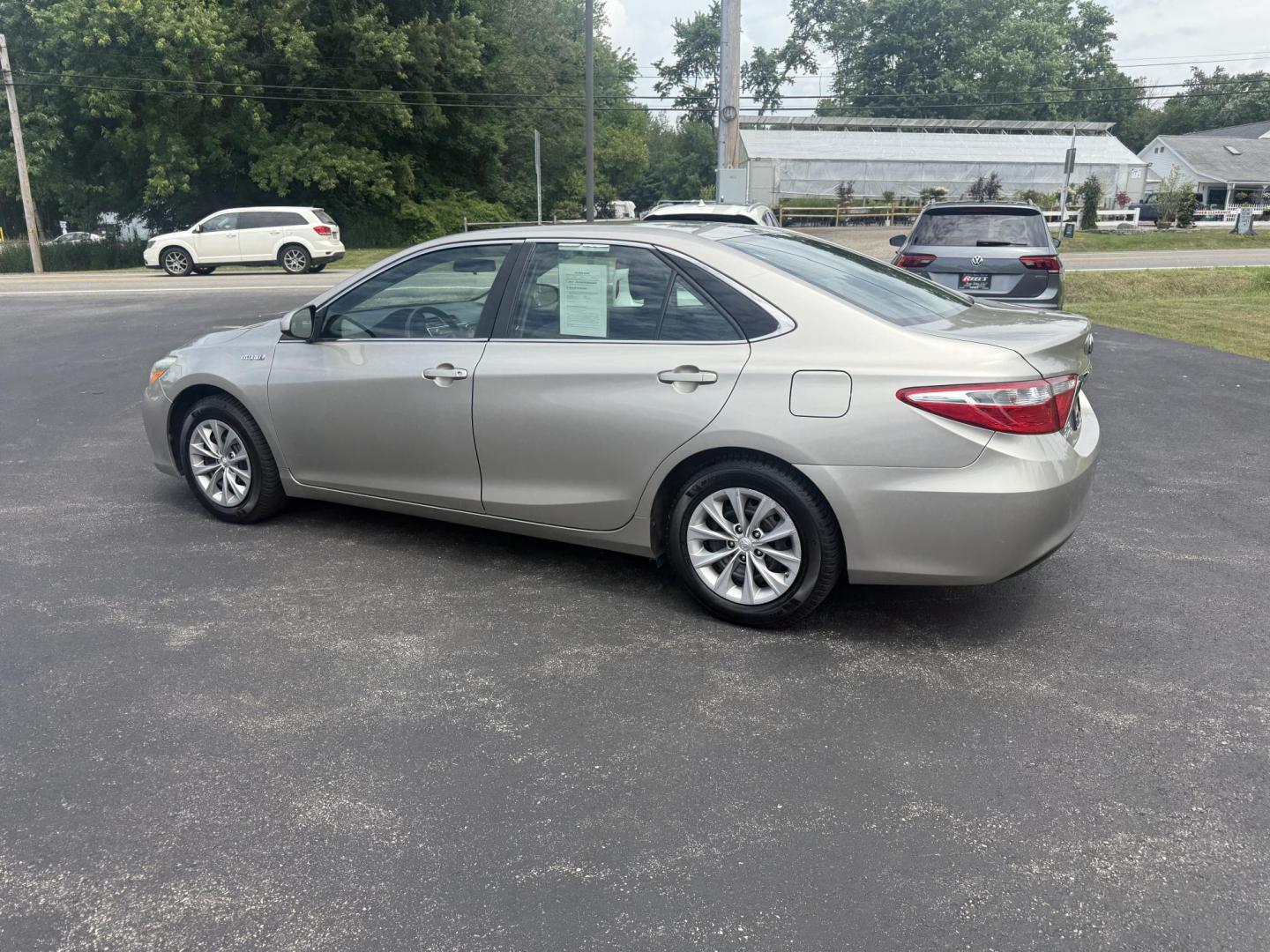 2015 Gold /Black Toyota Camry Hybrid LE (4T1BD1FK0FU) with an 2.5L I4 DOHC 16V HYBRID engine, Automatic transmission, located at 11115 Chardon Rd. , Chardon, OH, 44024, (440) 214-9705, 41.580246, -81.241943 - This 2015 Toyota Camry LE Hybrid is a fuel-efficient midsize sedan offering an impressive 40 MPG combined and a net power output of 200 horsepower. It features practical amenities like dusk-sensing headlights, dual-zone automatic climate control, an 8-way power driver’s seat, a 6.1-inch touchscree - Photo#10