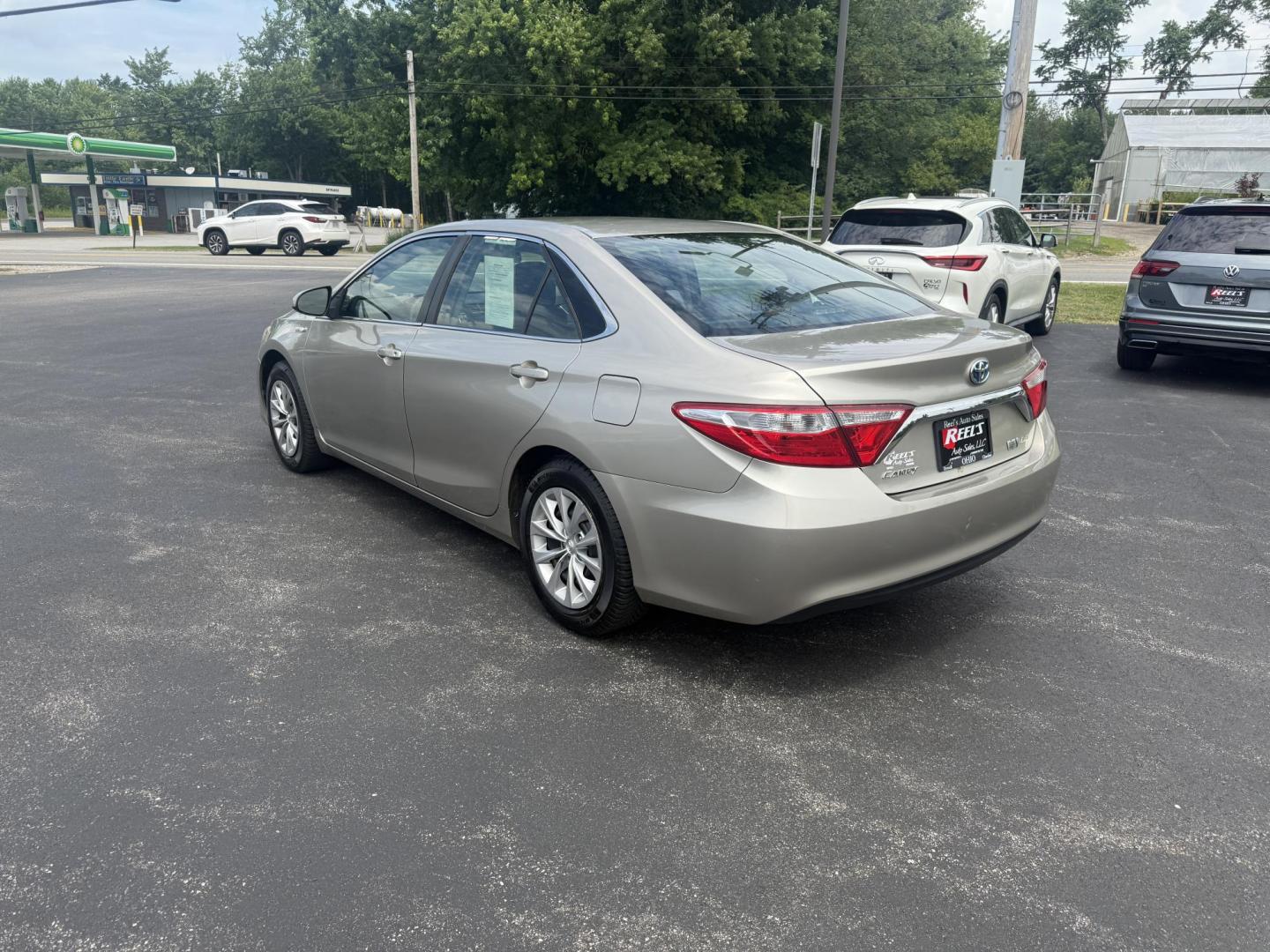 2015 Gold /Black Toyota Camry Hybrid LE (4T1BD1FK0FU) with an 2.5L I4 DOHC 16V HYBRID engine, Automatic transmission, located at 11115 Chardon Rd. , Chardon, OH, 44024, (440) 214-9705, 41.580246, -81.241943 - This 2015 Toyota Camry LE Hybrid is a fuel-efficient midsize sedan offering an impressive 40 MPG combined and a net power output of 200 horsepower. It features practical amenities like dusk-sensing headlights, dual-zone automatic climate control, an 8-way power driver’s seat, a 6.1-inch touchscree - Photo#9