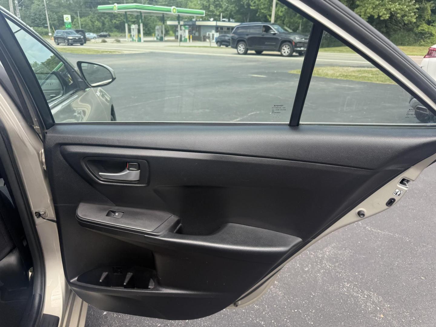 2015 Gold /Black Toyota Camry Hybrid LE (4T1BD1FK0FU) with an 2.5L I4 DOHC 16V HYBRID engine, Automatic transmission, located at 11115 Chardon Rd. , Chardon, OH, 44024, (440) 214-9705, 41.580246, -81.241943 - This 2015 Toyota Camry LE Hybrid is a fuel-efficient midsize sedan offering an impressive 40 MPG combined and a net power output of 200 horsepower. It features practical amenities like dusk-sensing headlights, dual-zone automatic climate control, an 8-way power driver’s seat, a 6.1-inch touchscree - Photo#33