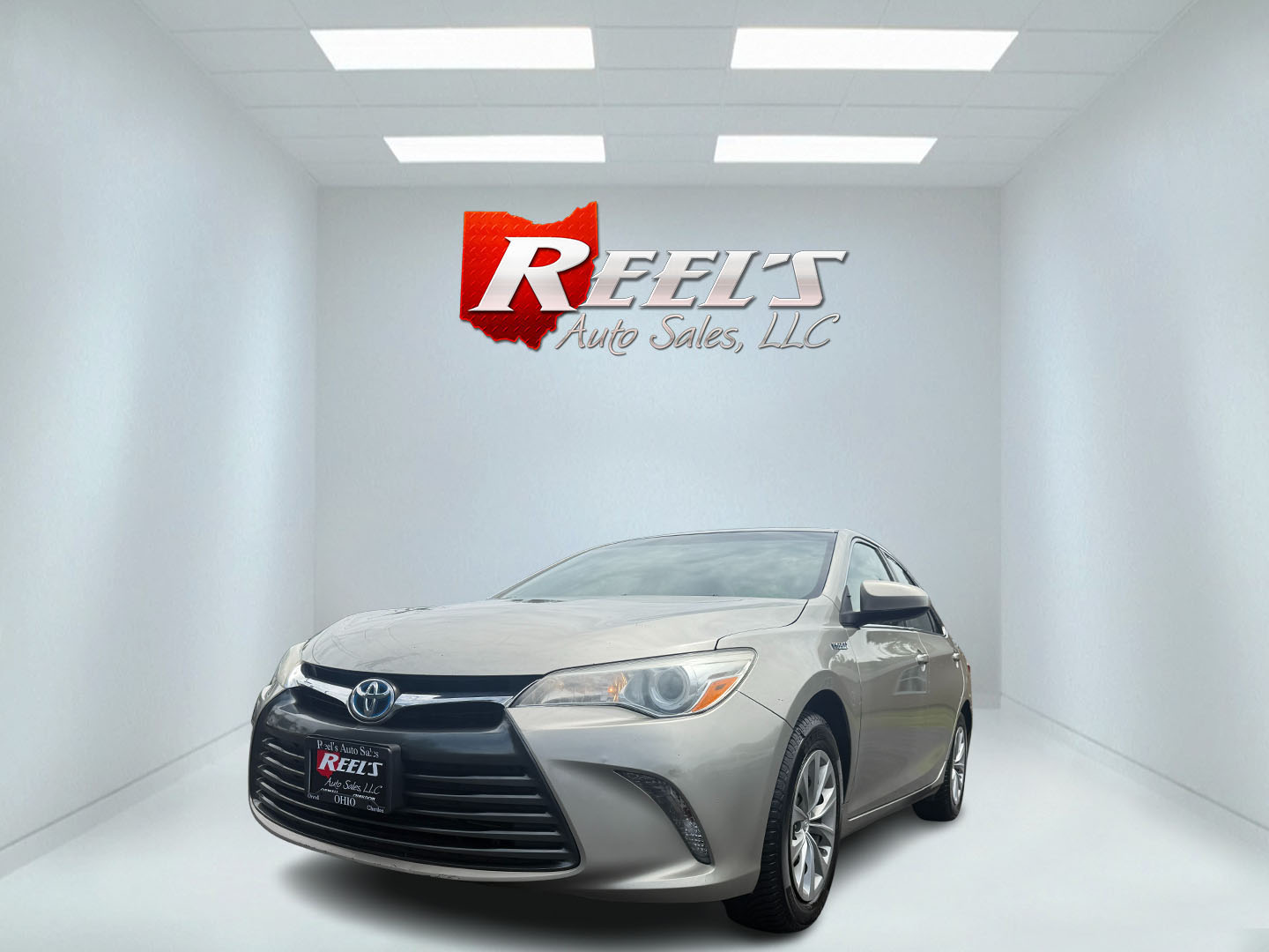 photo of 2015 Toyota Camry Hybrid LE