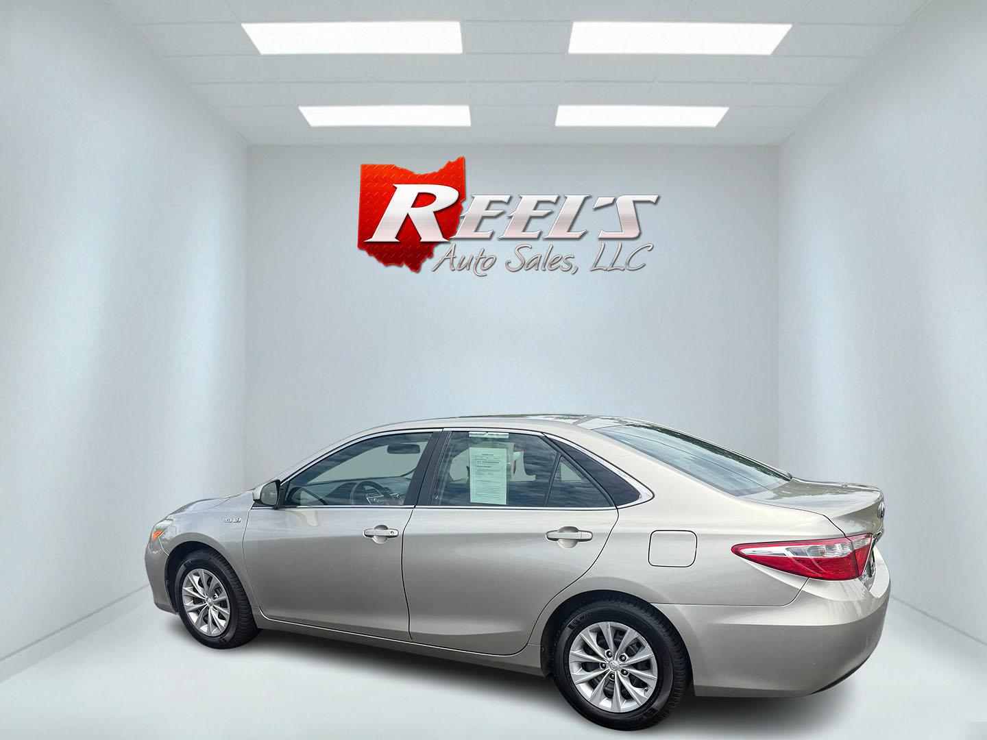 2015 Gold /Black Toyota Camry Hybrid LE (4T1BD1FK0FU) with an 2.5L I4 DOHC 16V HYBRID engine, Automatic transmission, located at 11115 Chardon Rd. , Chardon, OH, 44024, (440) 214-9705, 41.580246, -81.241943 - This 2015 Toyota Camry LE Hybrid is a fuel-efficient midsize sedan offering an impressive 40 MPG combined and a net power output of 200 horsepower. It features practical amenities like dusk-sensing headlights, dual-zone automatic climate control, an 8-way power driver’s seat, a 6.1-inch touchscree - Photo#37
