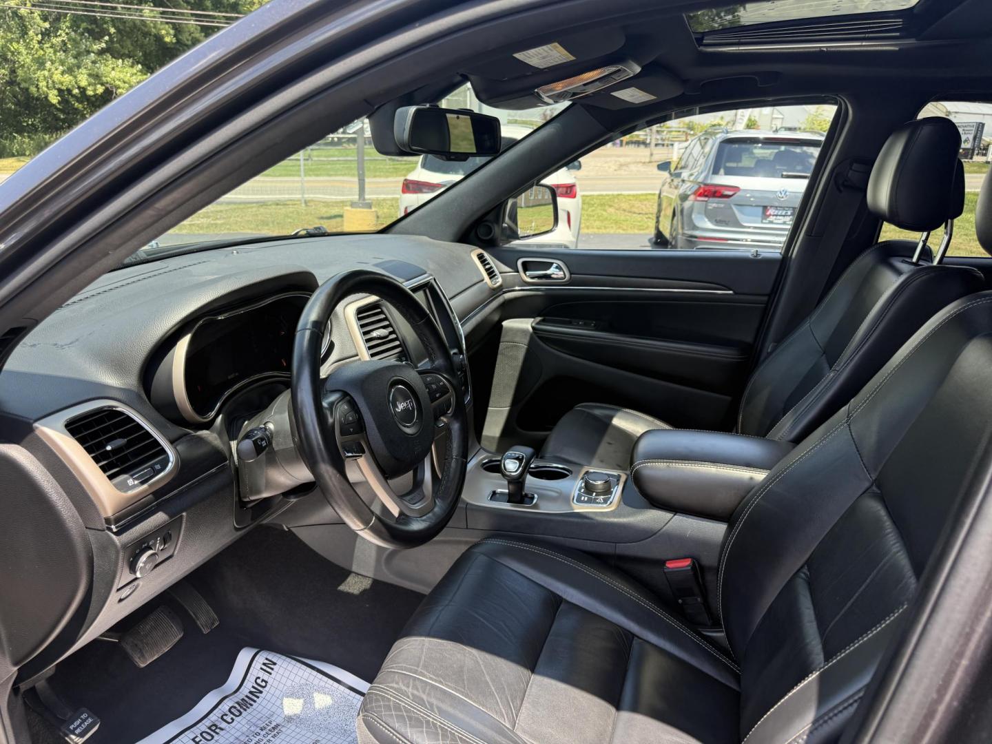 2015 Gray /Black Jeep Grand Cherokee Limited 4WD (1C4RJFBG8FC) with an 3.6L V6 DOHC 24V FFV engine, 8-Speed Automatic transmission, located at 11115 Chardon Rd. , Chardon, OH, 44024, (440) 214-9705, 41.580246, -81.241943 - This 2015 Jeep Grand Cherokee Limited 4WD offers a blend of luxury and capability, powered by a 3.6L Pentastar V6 engine paired with an 8-speed automatic transmission and featuring the advanced Quadra-Drive II 4WD system for enhanced off-road performance. Inside, it boasts a leather interior with he - Photo#6