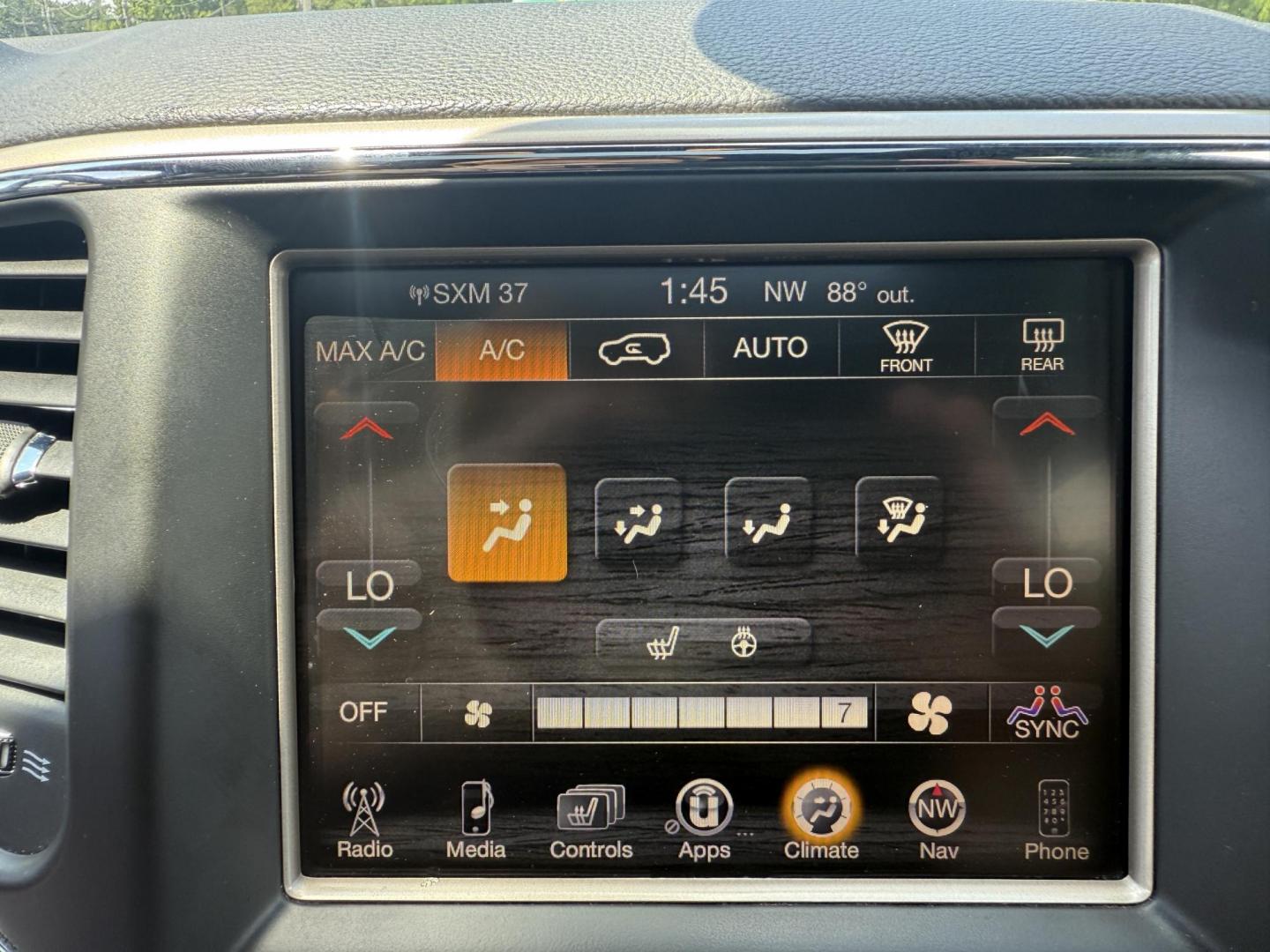 2015 Gray /Black Jeep Grand Cherokee Limited 4WD (1C4RJFBG8FC) with an 3.6L V6 DOHC 24V FFV engine, 8-Speed Automatic transmission, located at 11115 Chardon Rd. , Chardon, OH, 44024, (440) 214-9705, 41.580246, -81.241943 - This 2015 Jeep Grand Cherokee Limited 4WD offers a blend of luxury and capability, powered by a 3.6L Pentastar V6 engine paired with an 8-speed automatic transmission and featuring the advanced Quadra-Drive II 4WD system for enhanced off-road performance. Inside, it boasts a leather interior with he - Photo#17