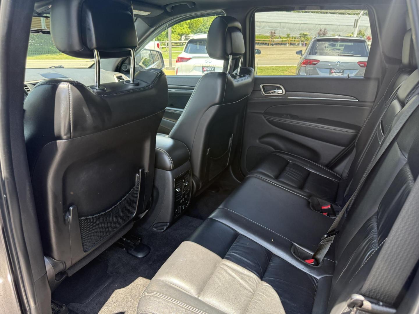 2015 Gray /Black Jeep Grand Cherokee Limited 4WD (1C4RJFBG8FC) with an 3.6L V6 DOHC 24V FFV engine, 8-Speed Automatic transmission, located at 11115 Chardon Rd. , Chardon, OH, 44024, (440) 214-9705, 41.580246, -81.241943 - This 2015 Jeep Grand Cherokee Limited 4WD offers a blend of luxury and capability, powered by a 3.6L Pentastar V6 engine paired with an 8-speed automatic transmission and featuring the advanced Quadra-Drive II 4WD system for enhanced off-road performance. Inside, it boasts a leather interior with he - Photo#26