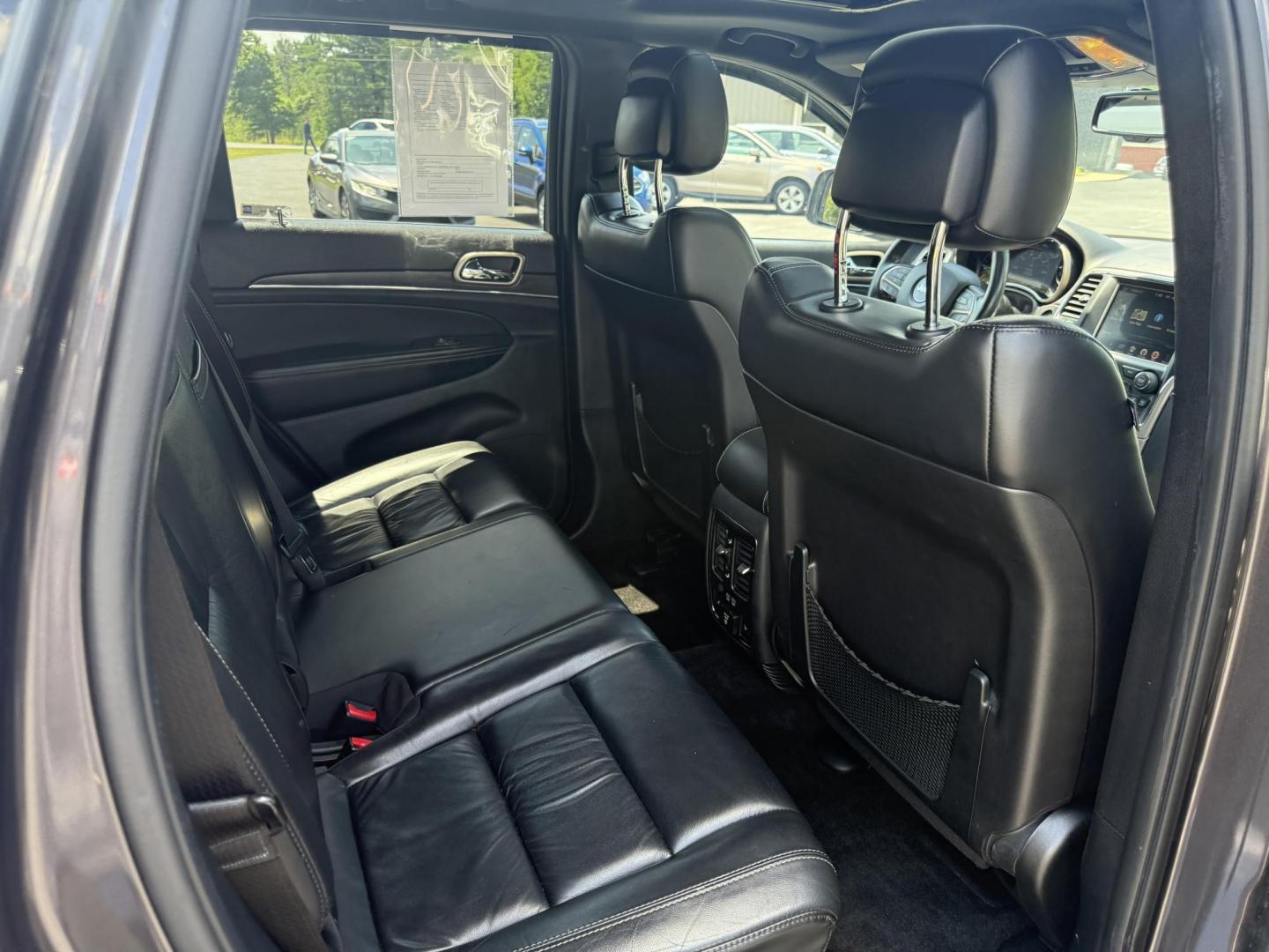 2015 Gray /Black Jeep Grand Cherokee Limited 4WD (1C4RJFBG8FC) with an 3.6L V6 DOHC 24V FFV engine, 8-Speed Automatic transmission, located at 11115 Chardon Rd. , Chardon, OH, 44024, (440) 214-9705, 41.580246, -81.241943 - This 2015 Jeep Grand Cherokee Limited 4WD offers a blend of luxury and capability, powered by a 3.6L Pentastar V6 engine paired with an 8-speed automatic transmission and featuring the advanced Quadra-Drive II 4WD system for enhanced off-road performance. Inside, it boasts a leather interior with he - Photo#34