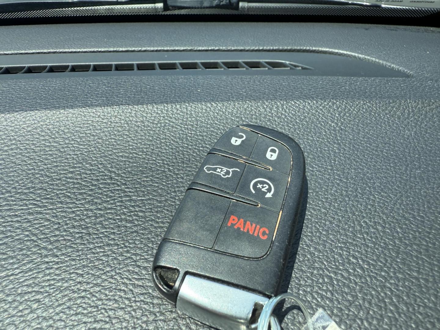 2015 Gray /Black Jeep Grand Cherokee Limited 4WD (1C4RJFBG8FC) with an 3.6L V6 DOHC 24V FFV engine, 8-Speed Automatic transmission, located at 11115 Chardon Rd. , Chardon, OH, 44024, (440) 214-9705, 41.580246, -81.241943 - This 2015 Jeep Grand Cherokee Limited 4WD offers a blend of luxury and capability, powered by a 3.6L Pentastar V6 engine paired with an 8-speed automatic transmission and featuring the advanced Quadra-Drive II 4WD system for enhanced off-road performance. Inside, it boasts a leather interior with he - Photo#38